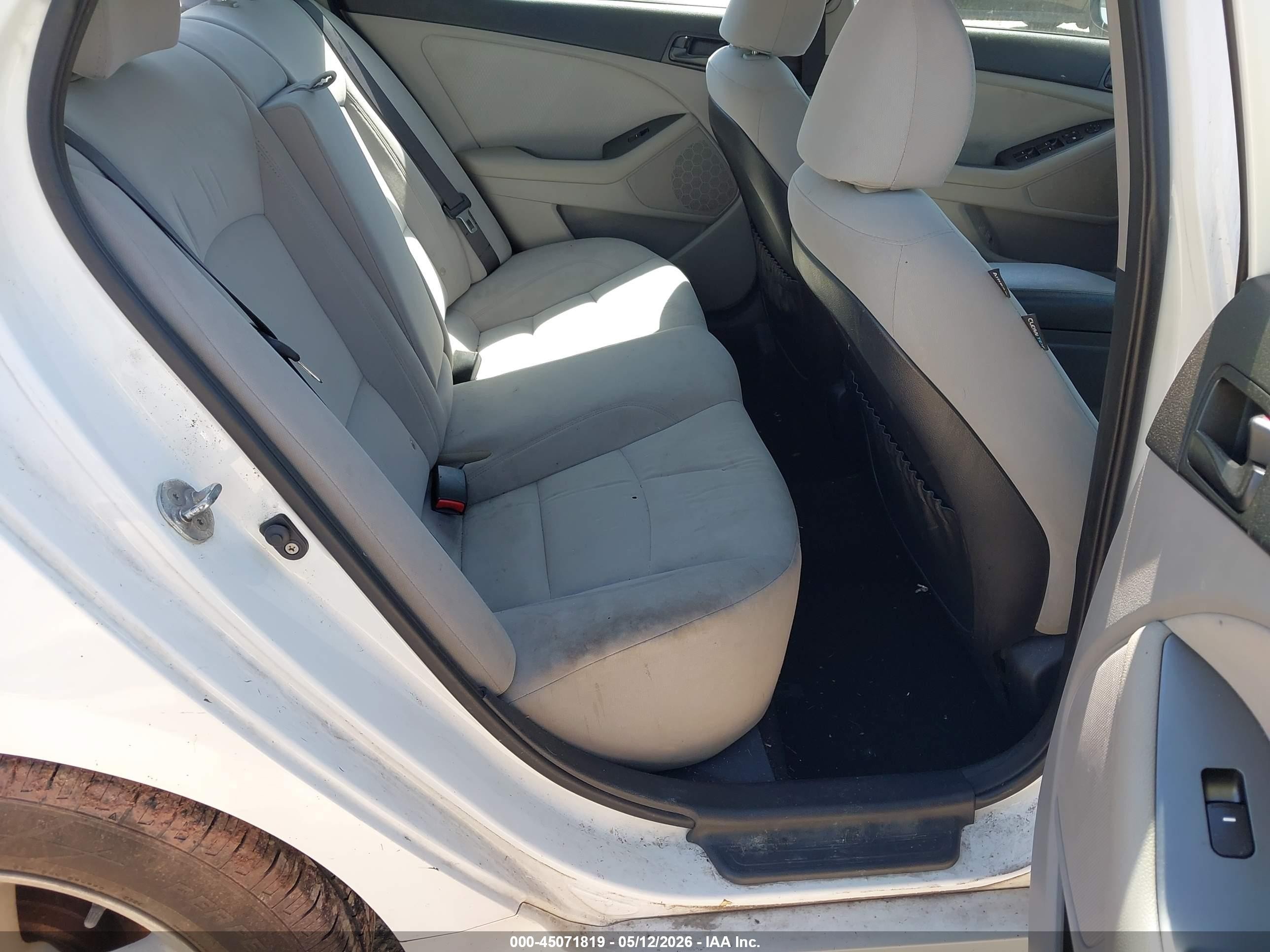2015 Kia Optima Lx White vin: KNAGM4A76F5544307