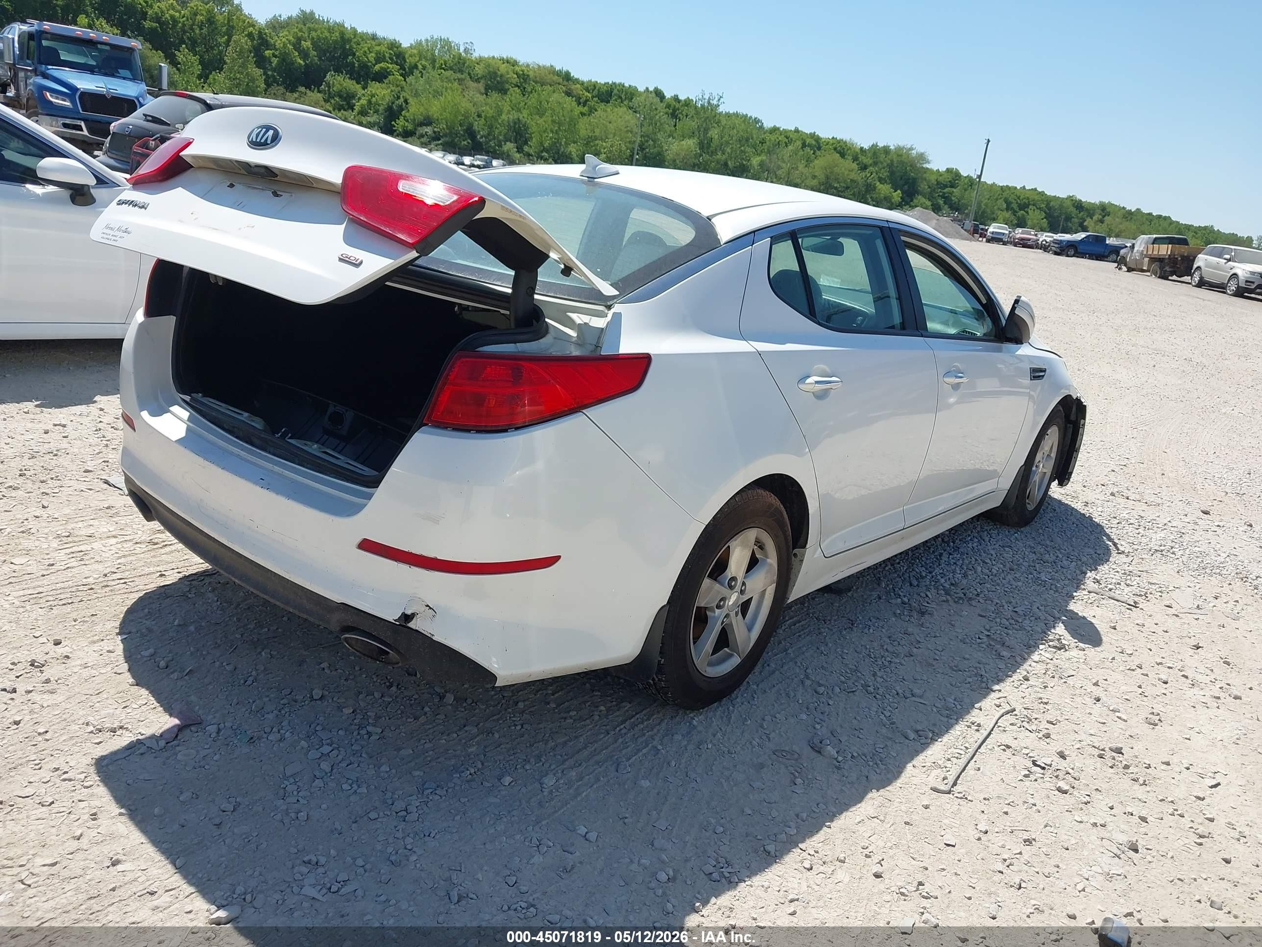 2015 Kia Optima Lx White vin: KNAGM4A76F5544307