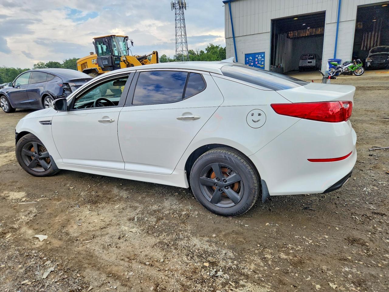 2015 Kia Optima Lx White vin: KNAGM4A76F5545019