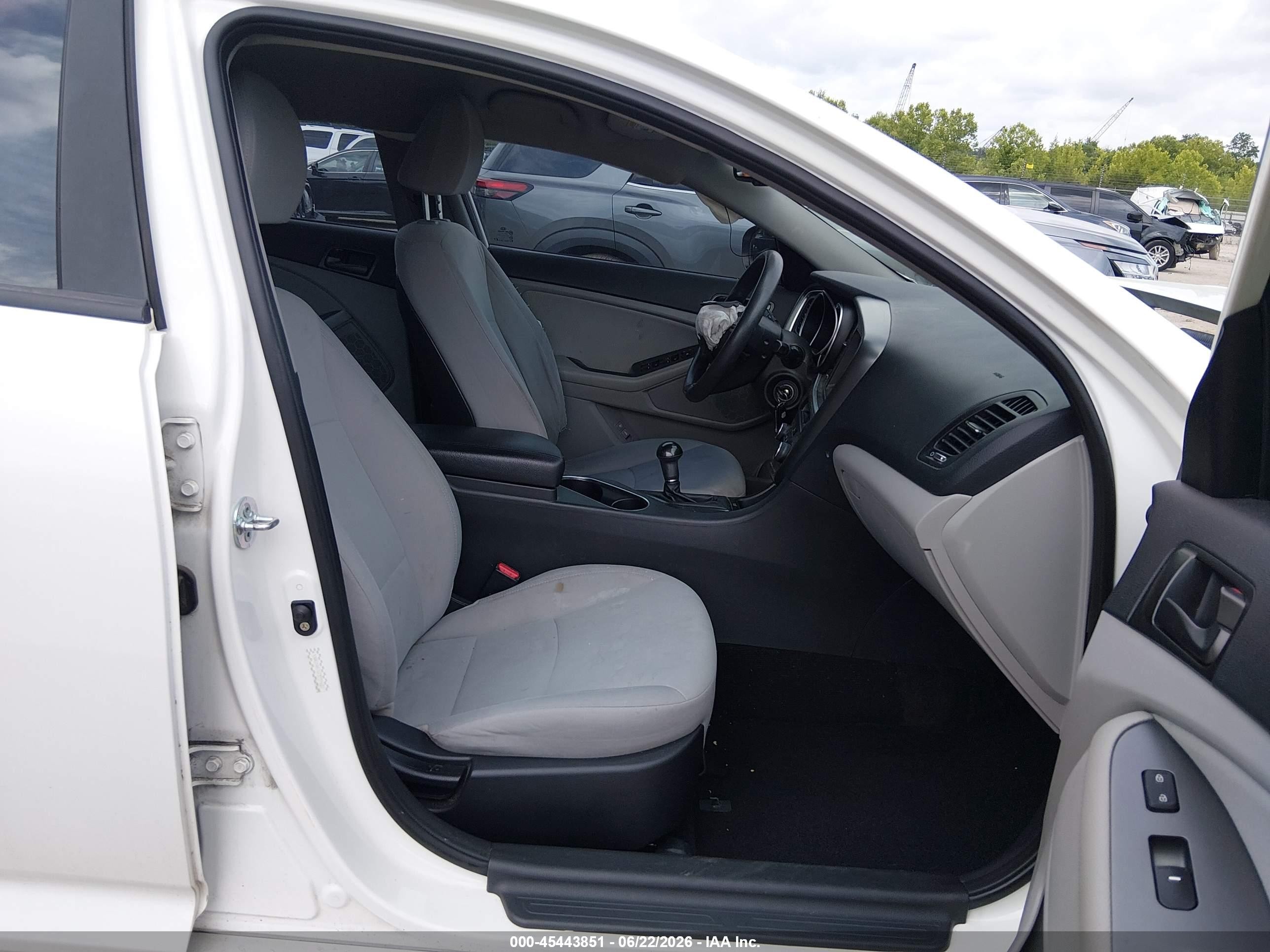 2015 Kia Optima Lx White vin: KNAGM4A76F5559681