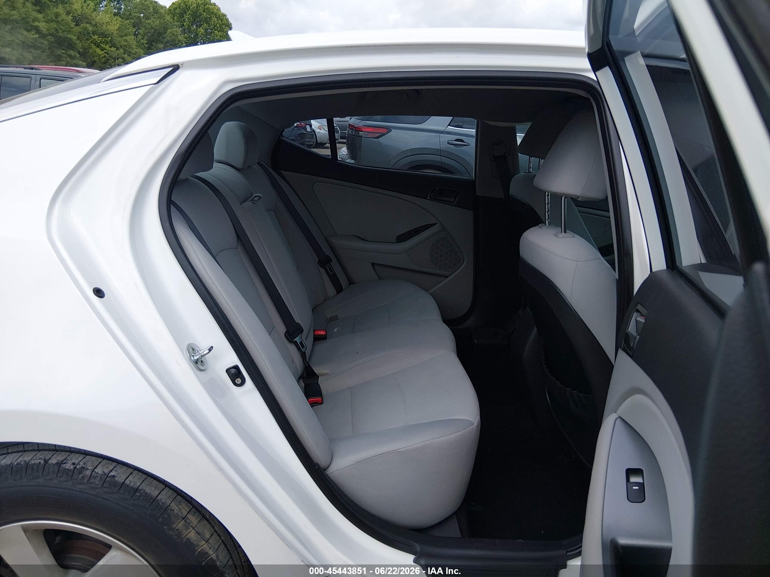 2015 Kia Optima Lx White vin: KNAGM4A76F5559681