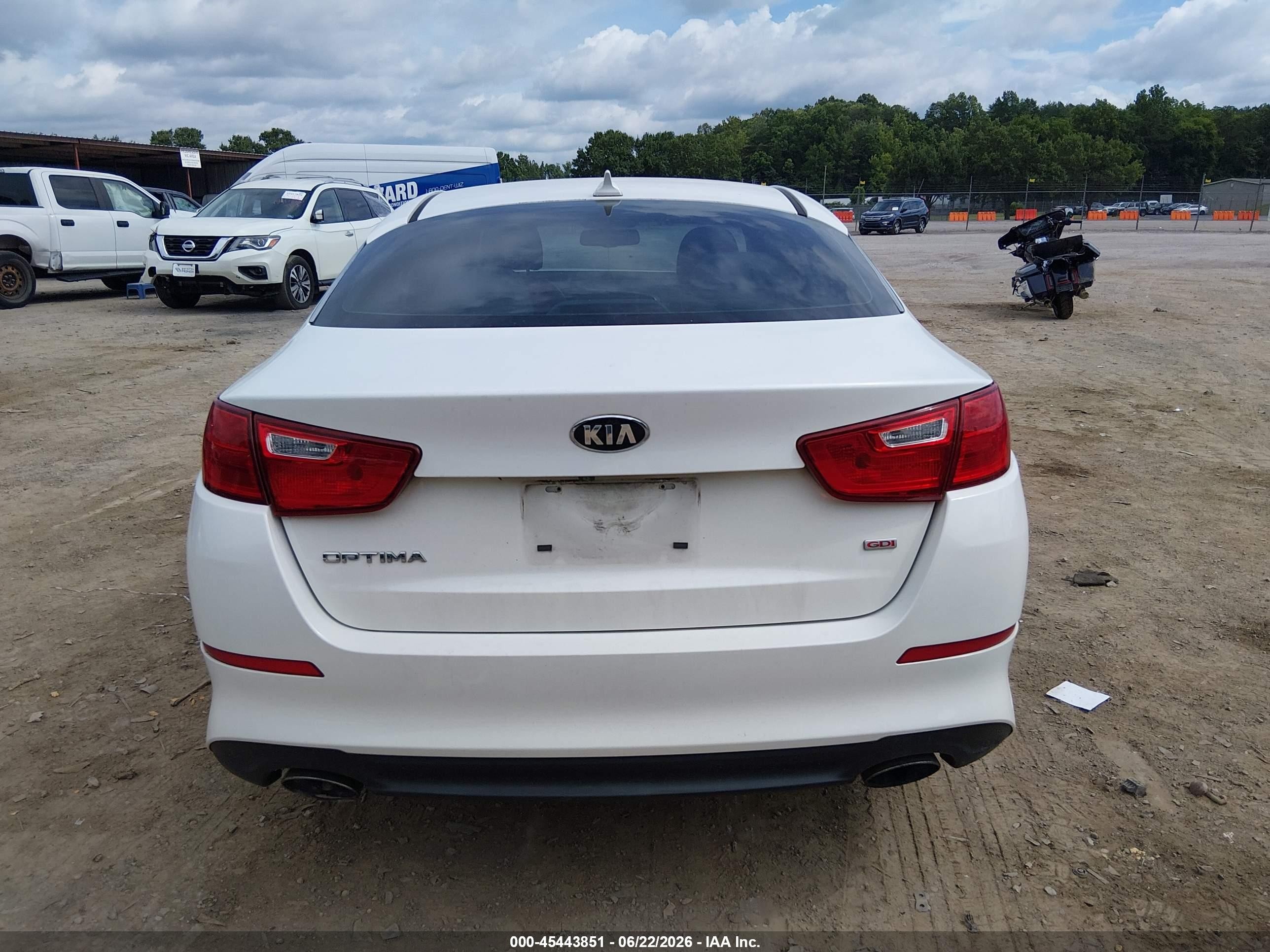 2015 Kia Optima Lx White vin: KNAGM4A76F5559681