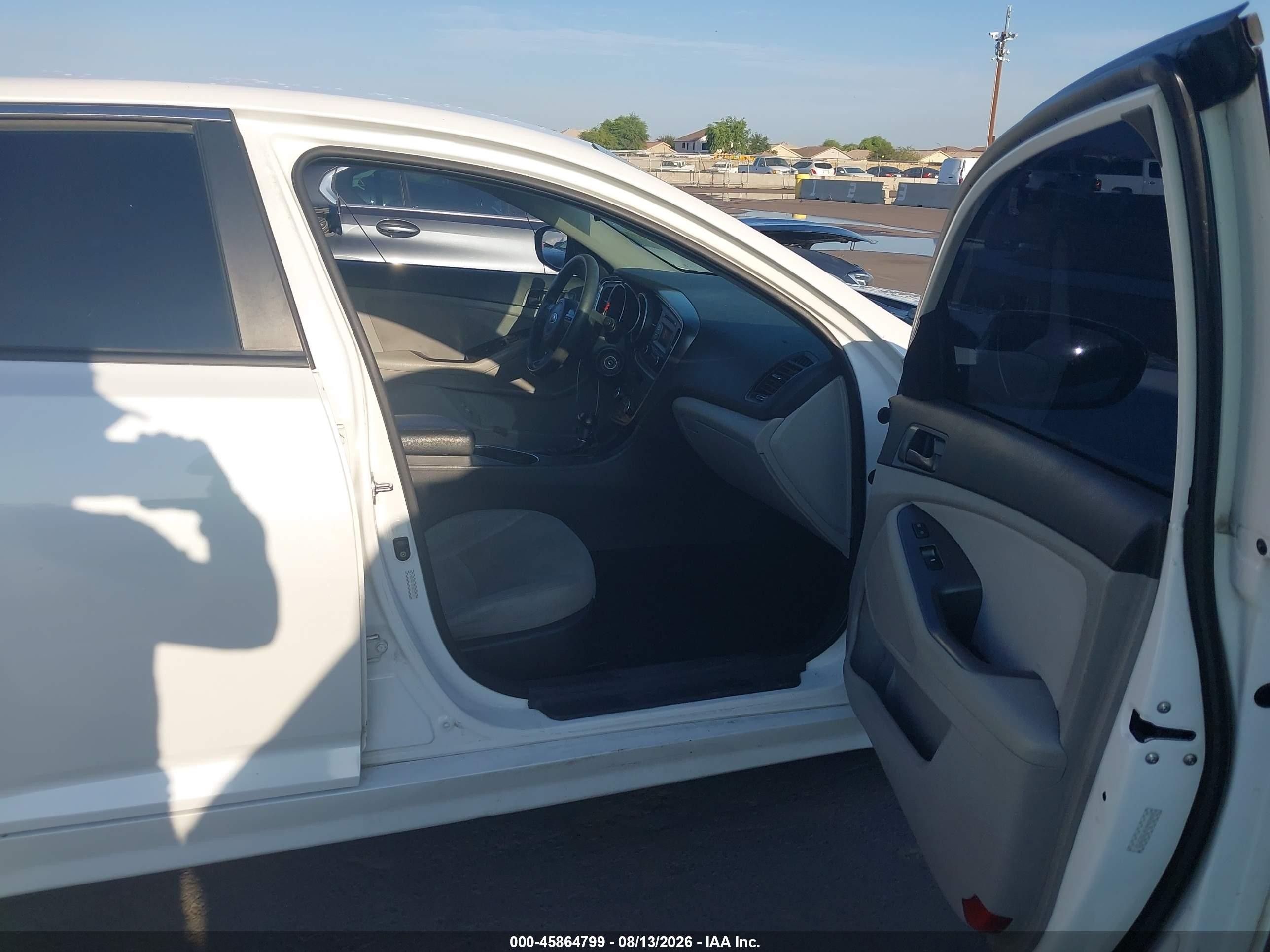 2015 Kia Optima Lx White vin: KNAGM4A76F5615912