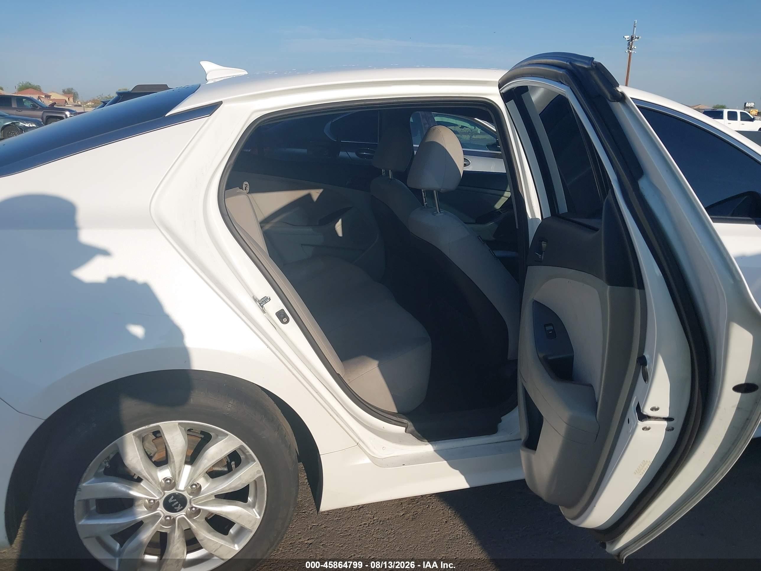 2015 Kia Optima Lx White vin: KNAGM4A76F5615912