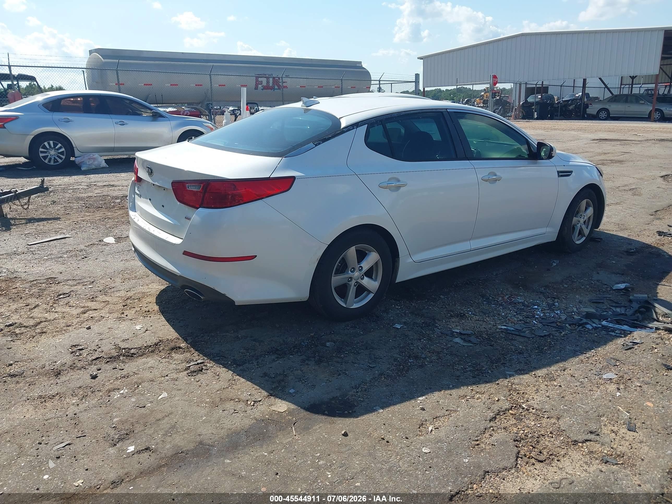 2015 Kia Optima Lx Белый vin: KNAGM4A76F5635822