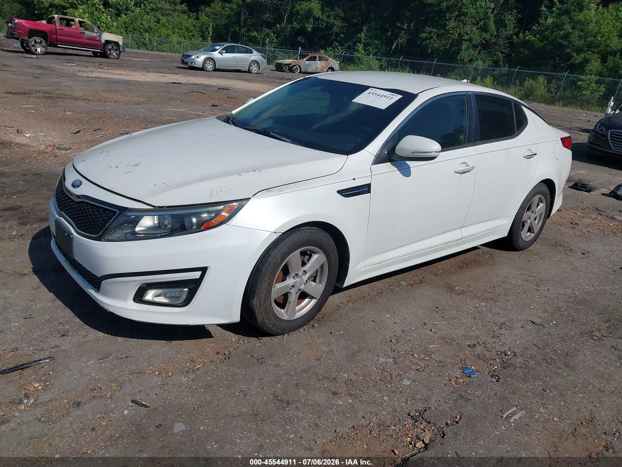 2015 Kia Optima Lx Белый vin: KNAGM4A76F5635822