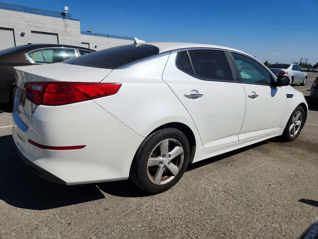 2015 Kia Optima Lx White vin: KNAGM4A76F5644004
