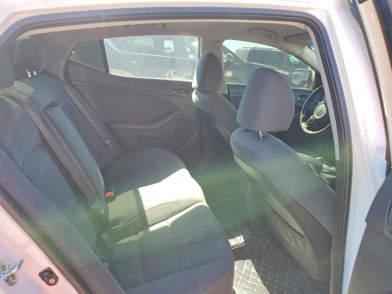2015 Kia Optima Lx Белый vin: KNAGM4A76F5661370