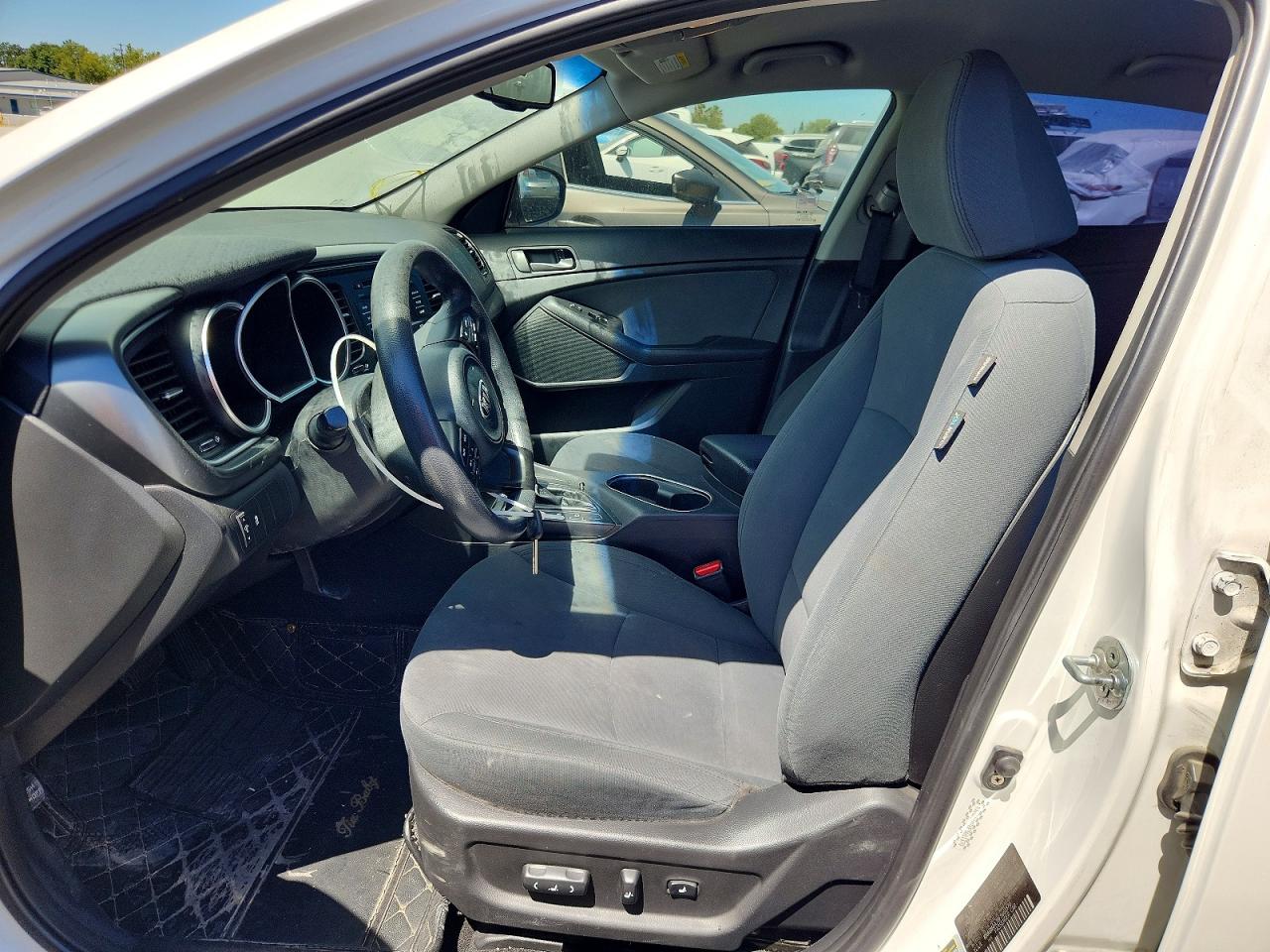 2015 Kia Optima Lx Белый vin: KNAGM4A76F5661370