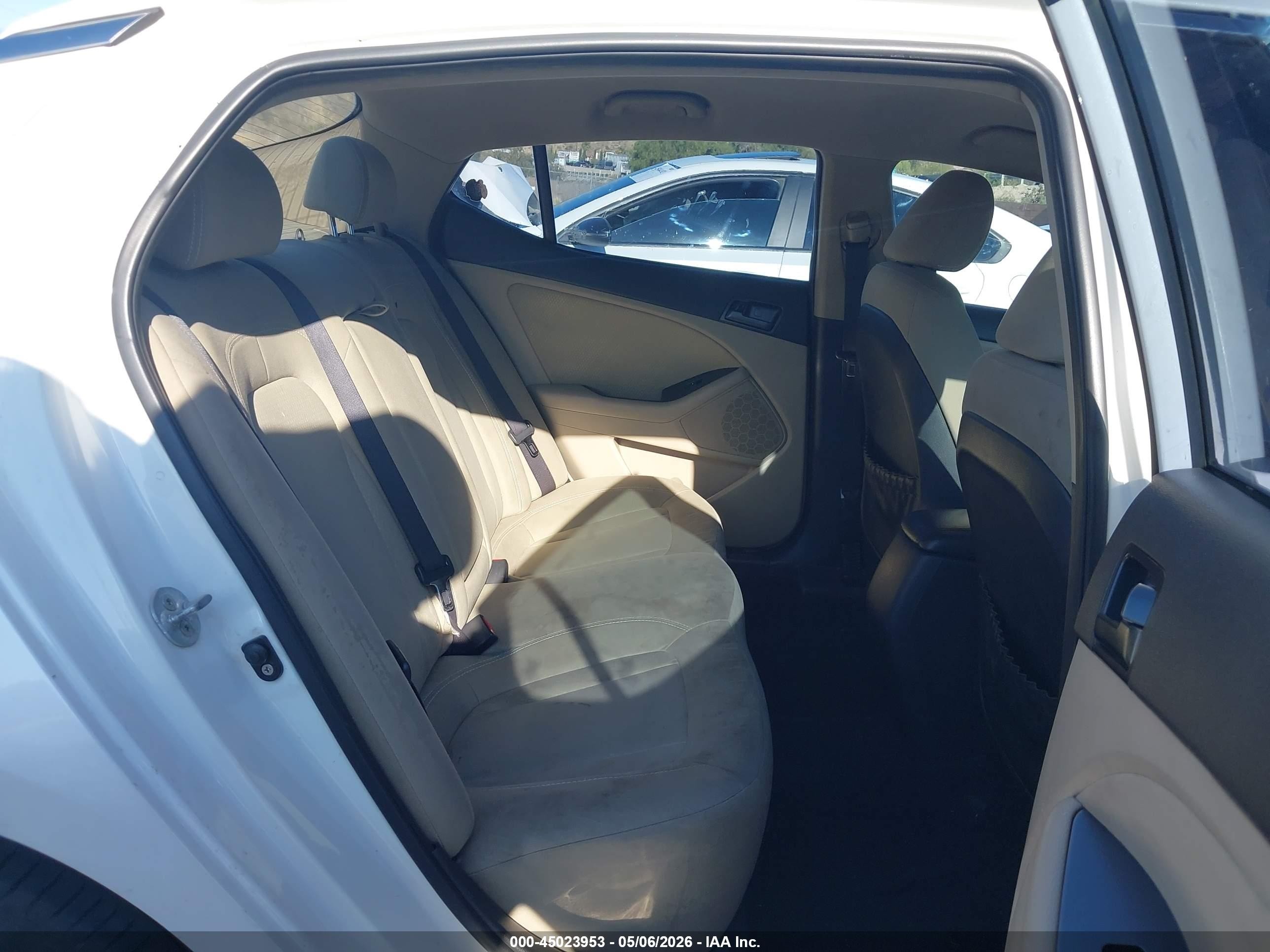 2011 Kia Optima Lx Белый vin: KNAGM4A77B5159056