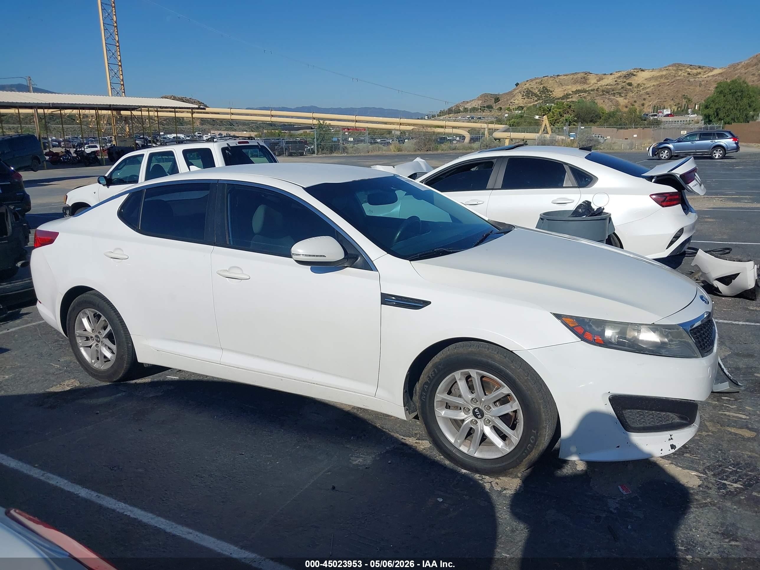 2011 Kia Optima Lx Белый vin: KNAGM4A77B5159056