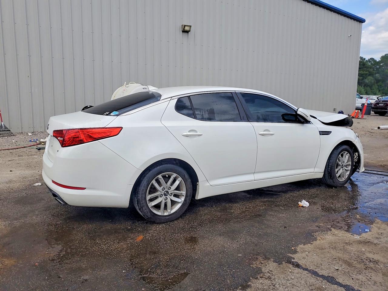 2011 Kia Optima Lx Белый vin: KNAGM4A77B5177394