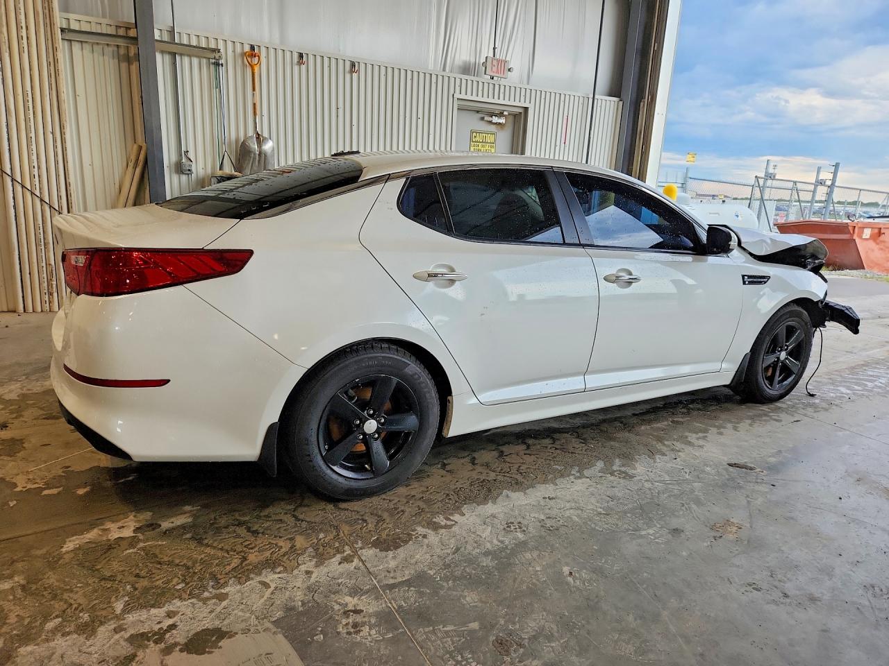 2015 Kia Optima Lx White vin: KNAGM4A77F5547538