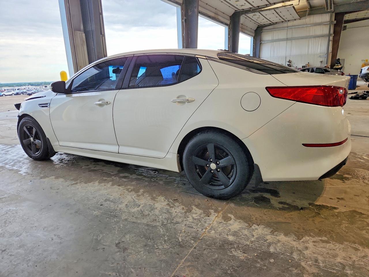 2015 Kia Optima Lx White vin: KNAGM4A77F5547538