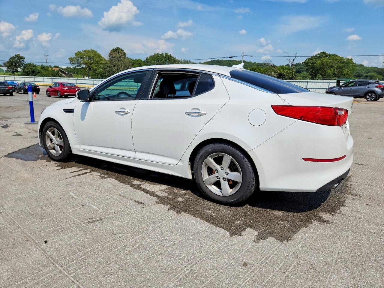 2015 Kia Optima Lx Белый vin: KNAGM4A77F5575355