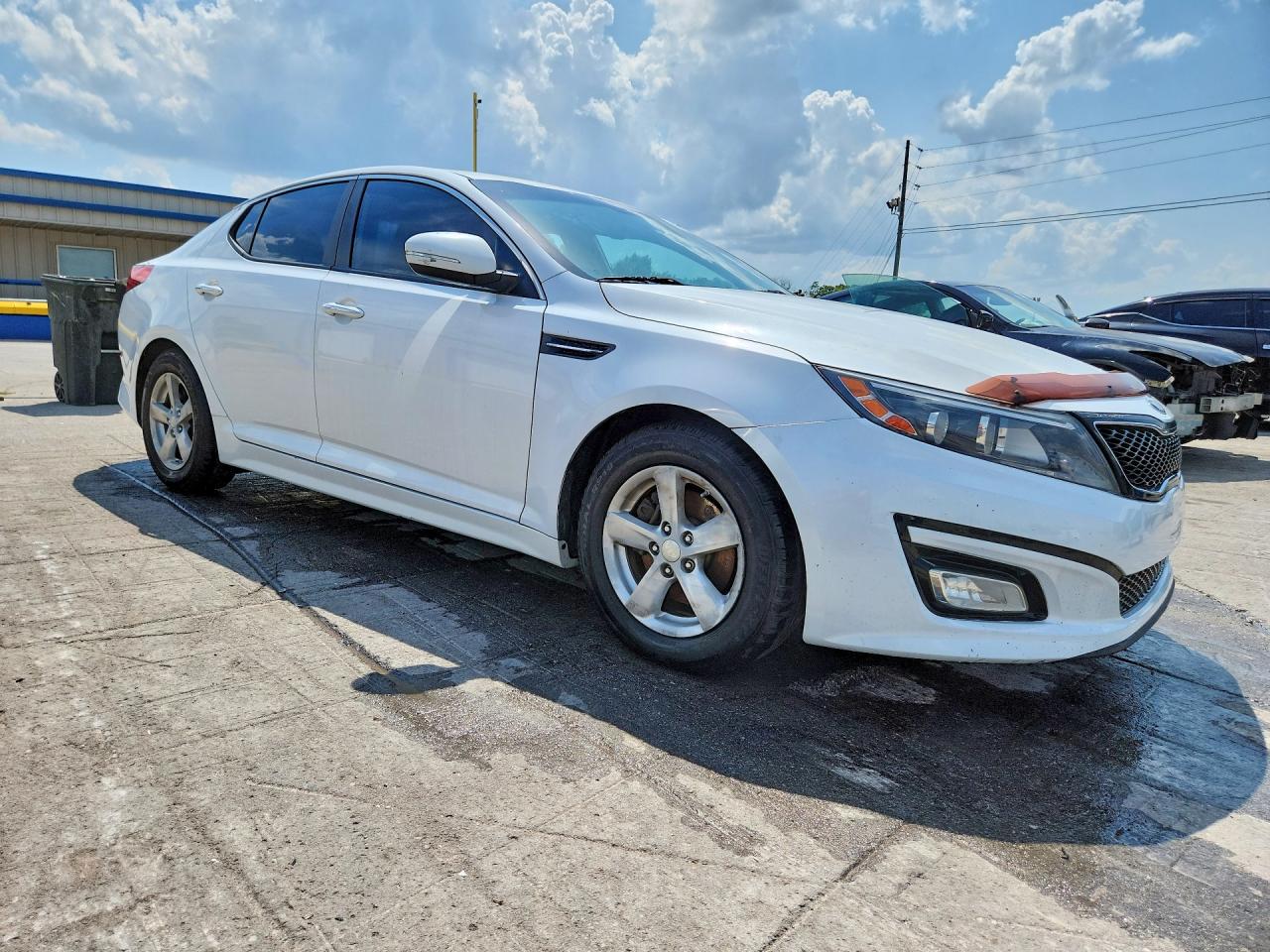 2015 Kia Optima Lx Белый vin: KNAGM4A77F5575355