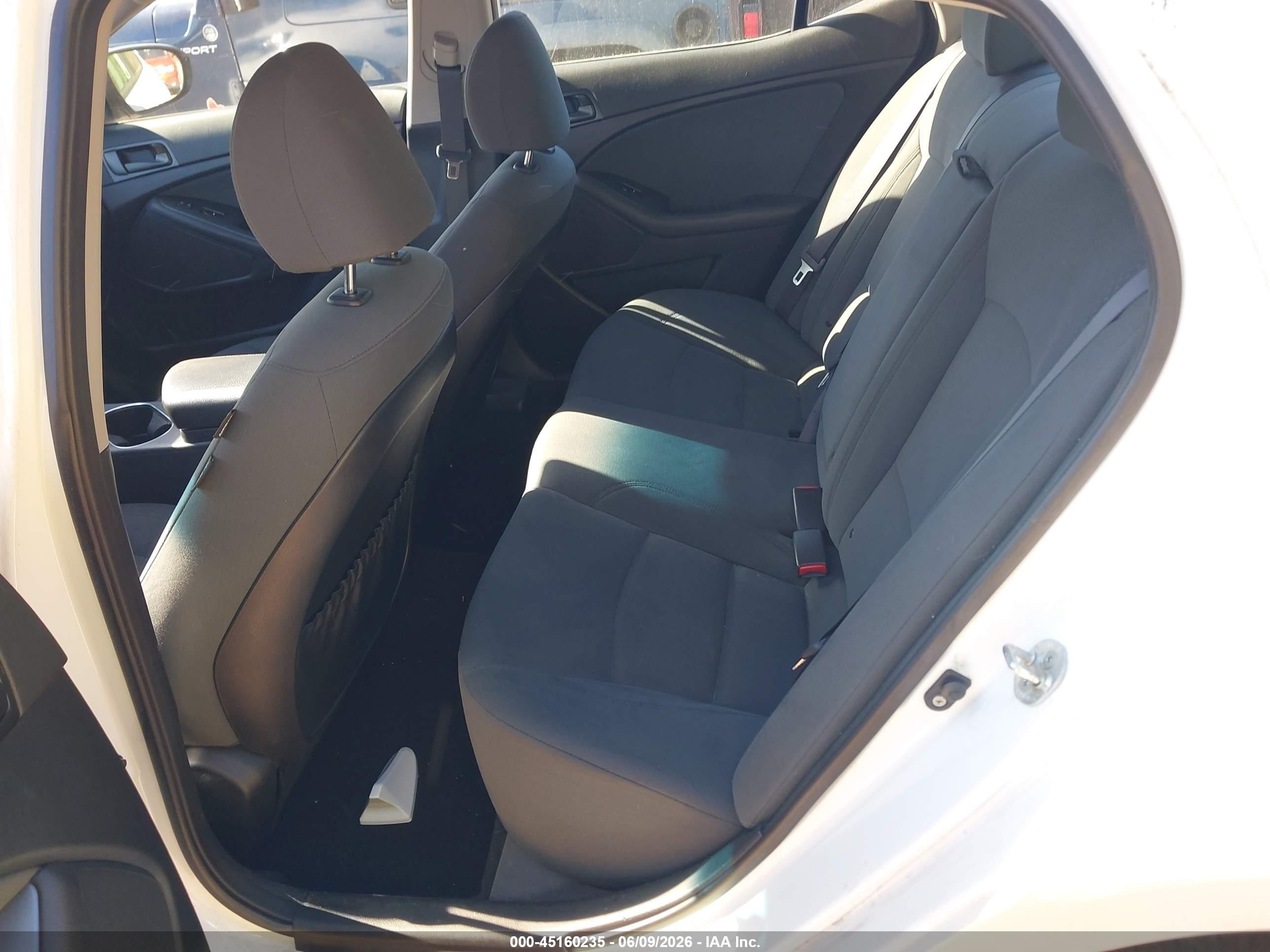 2015 Kia Optima Lx White vin: KNAGM4A77F5598652