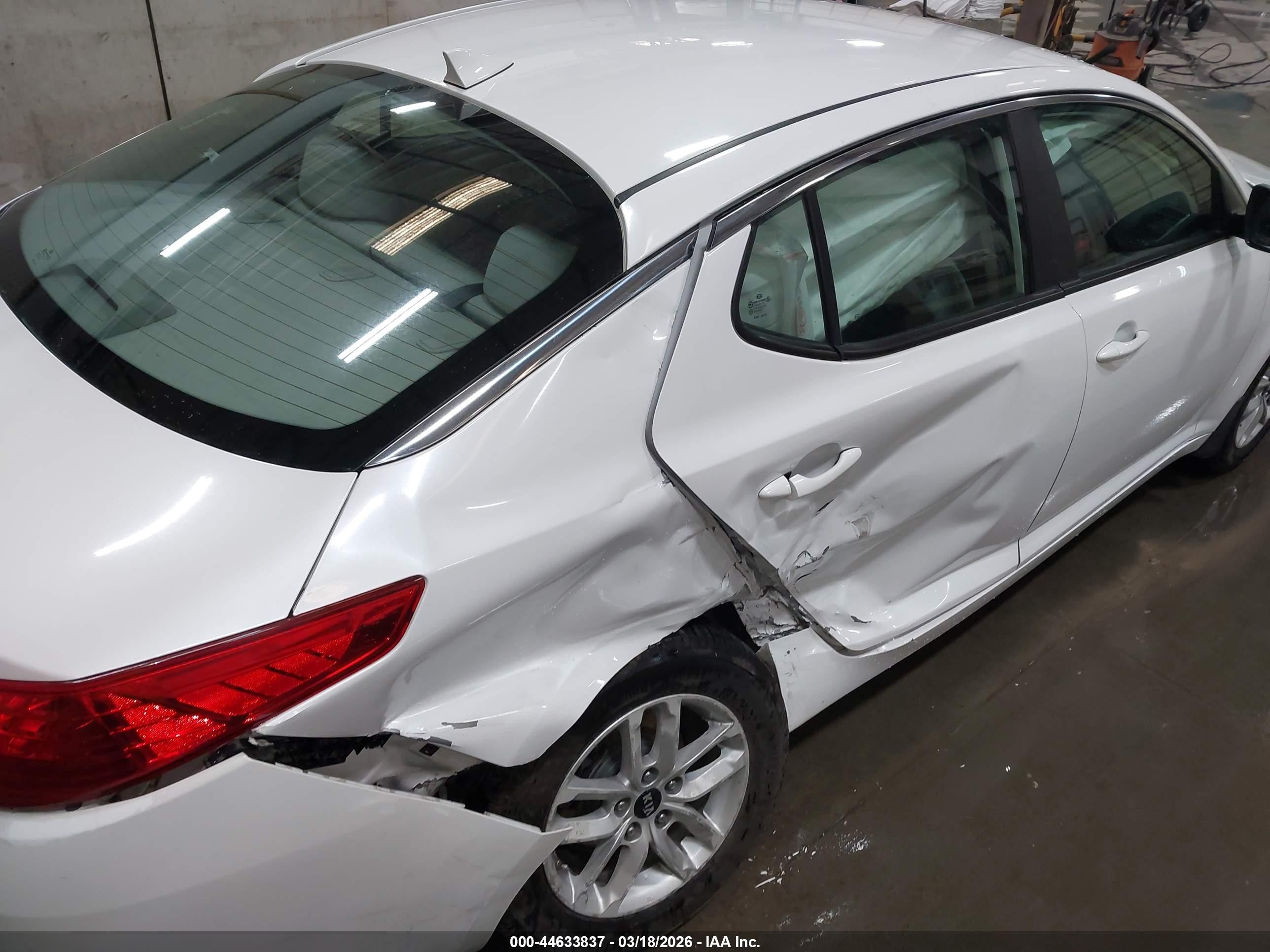 2011 Kia Optima Lx White vin: KNAGM4A78B5128575