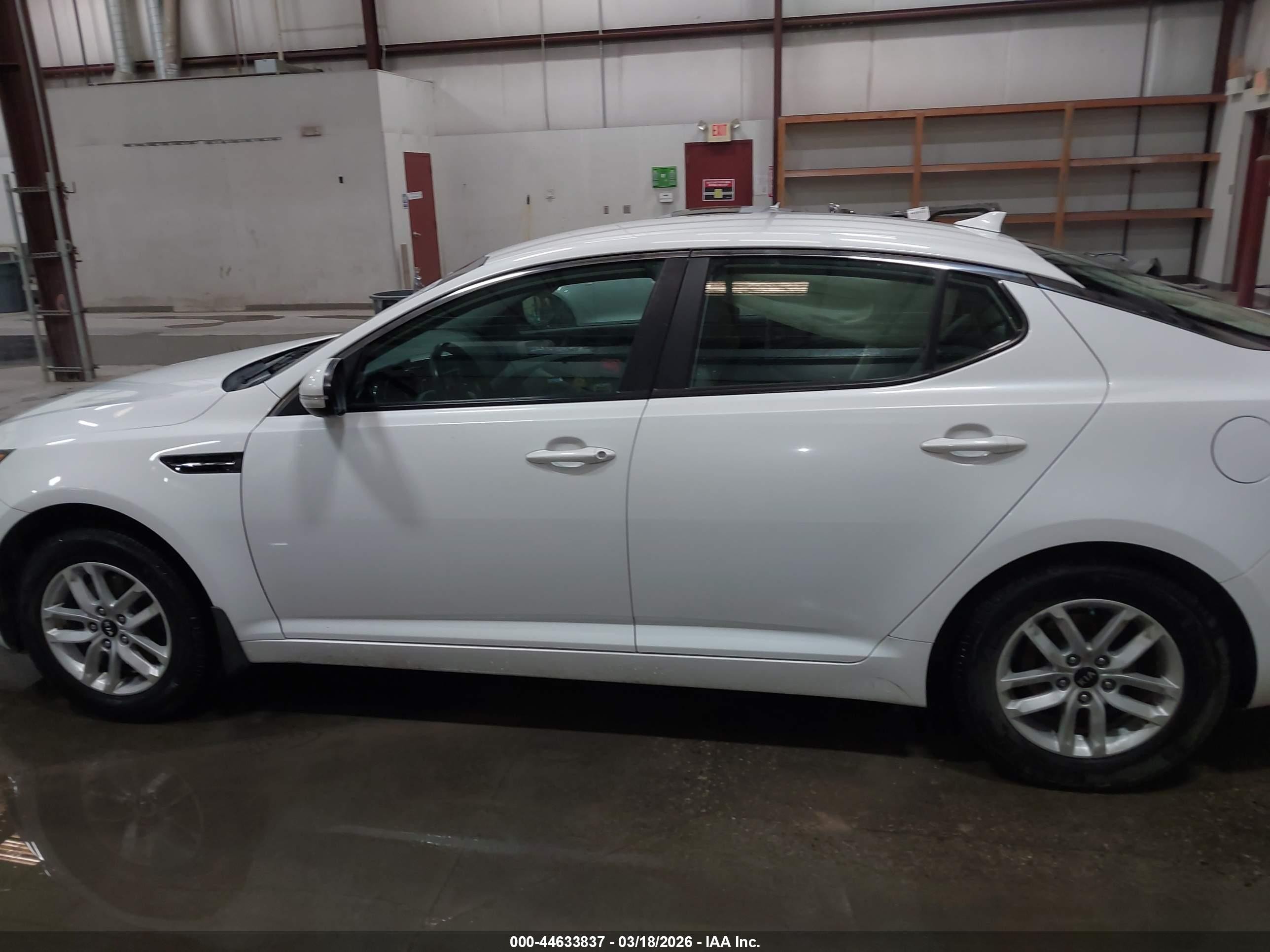 2011 Kia Optima Lx White vin: KNAGM4A78B5128575