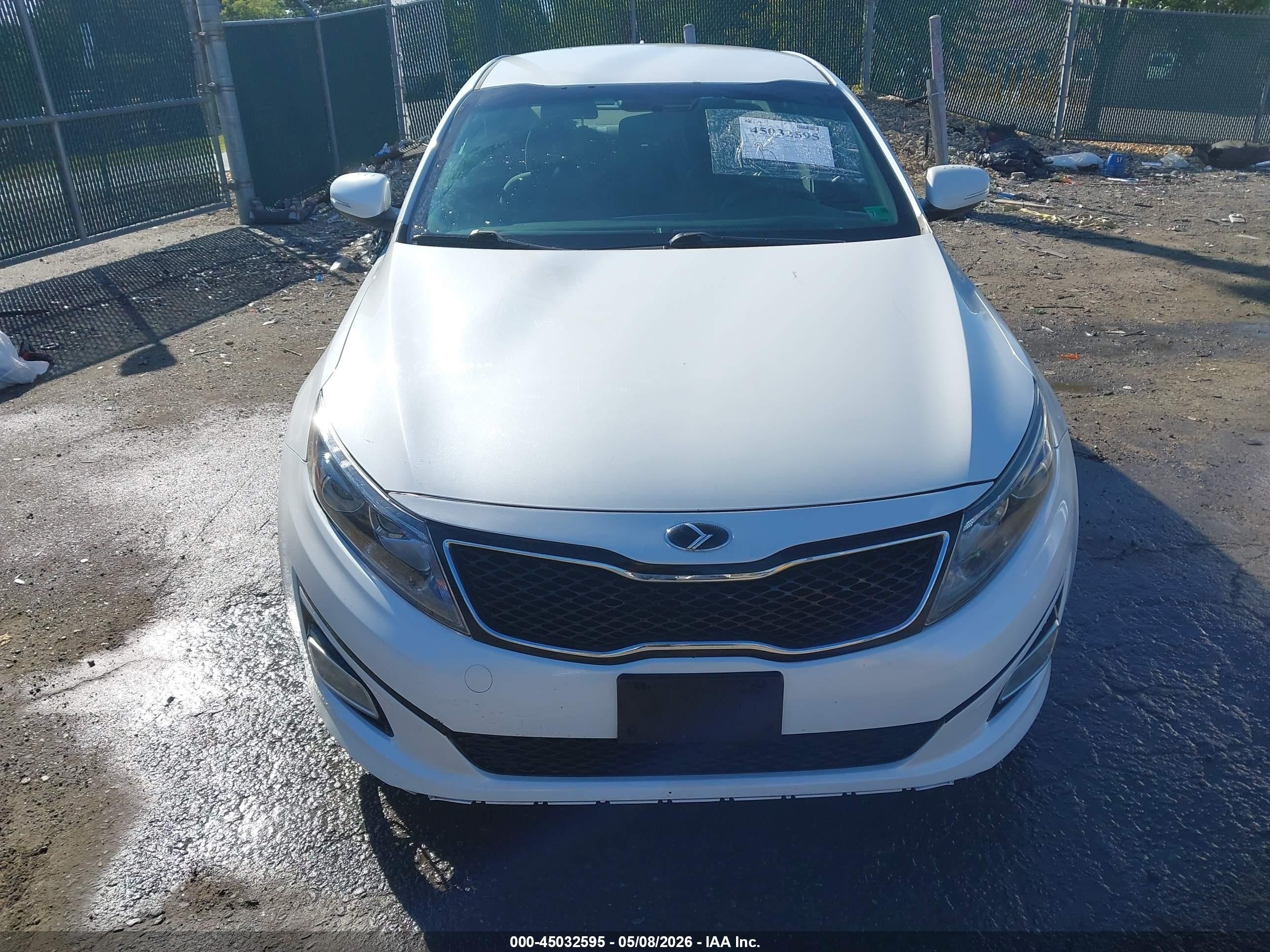 2015 Kia Optima Lx Белый vin: KNAGM4A78F5589006
