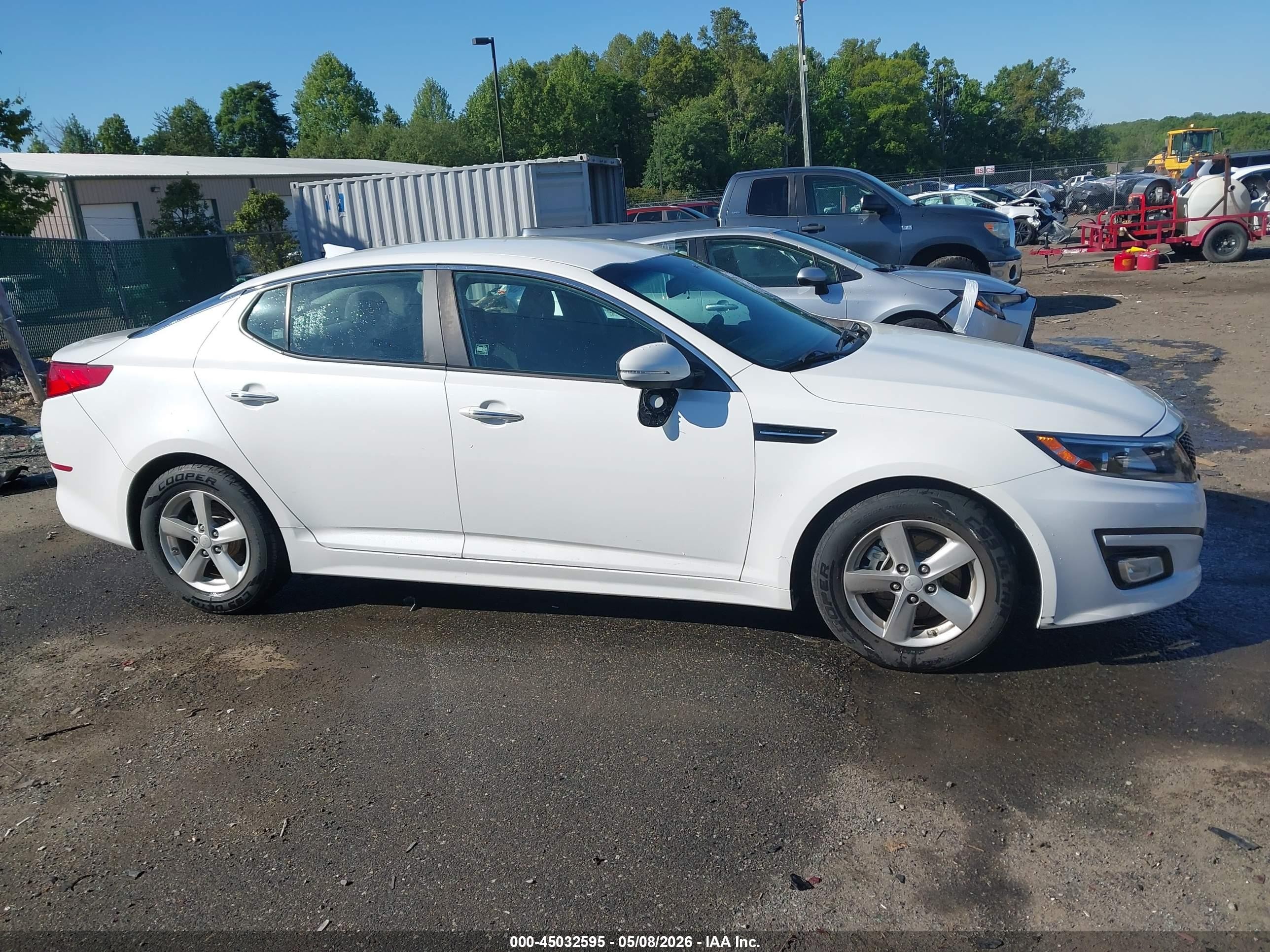 2015 Kia Optima Lx Белый vin: KNAGM4A78F5589006