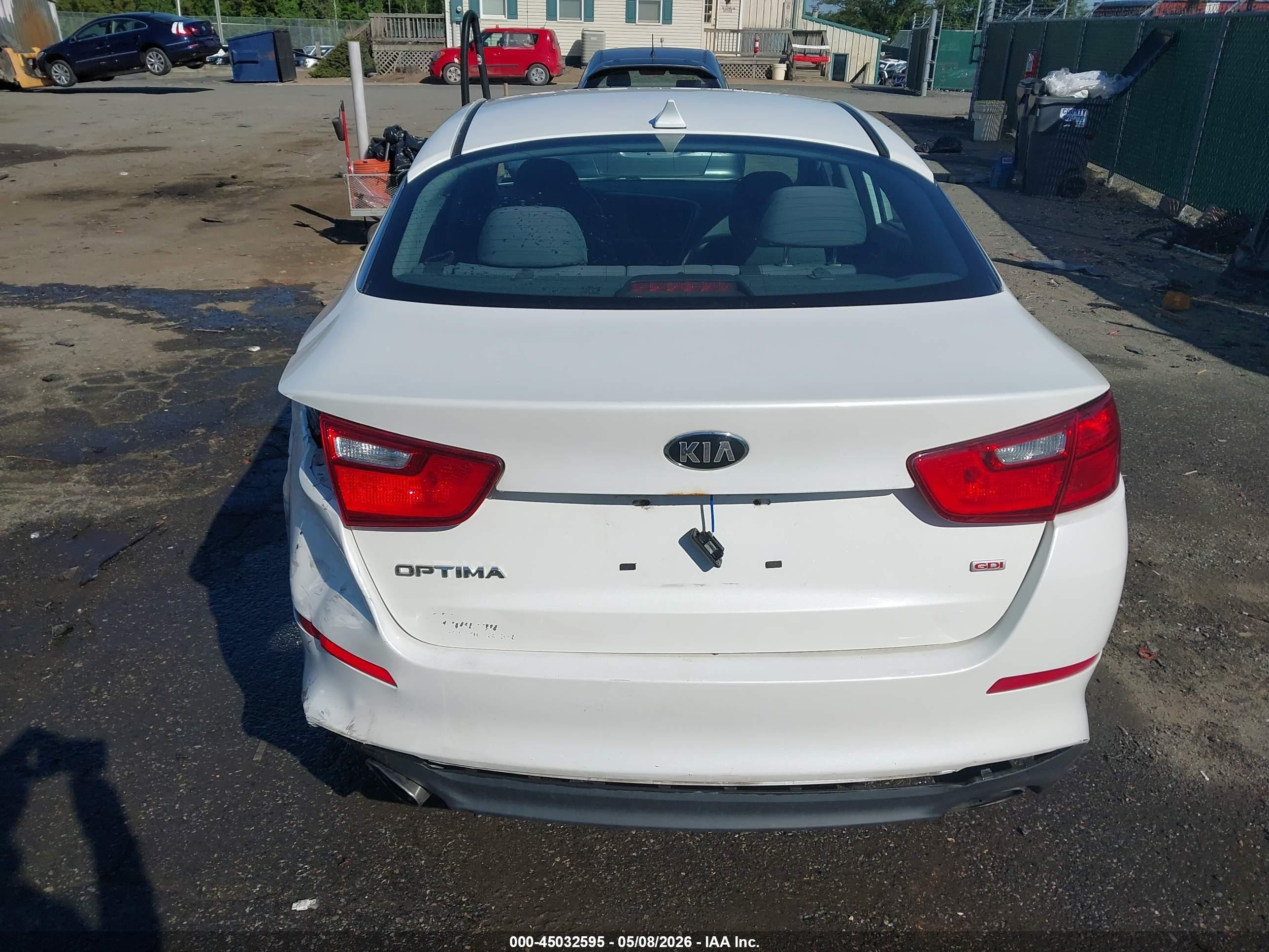 2015 Kia Optima Lx Белый vin: KNAGM4A78F5589006