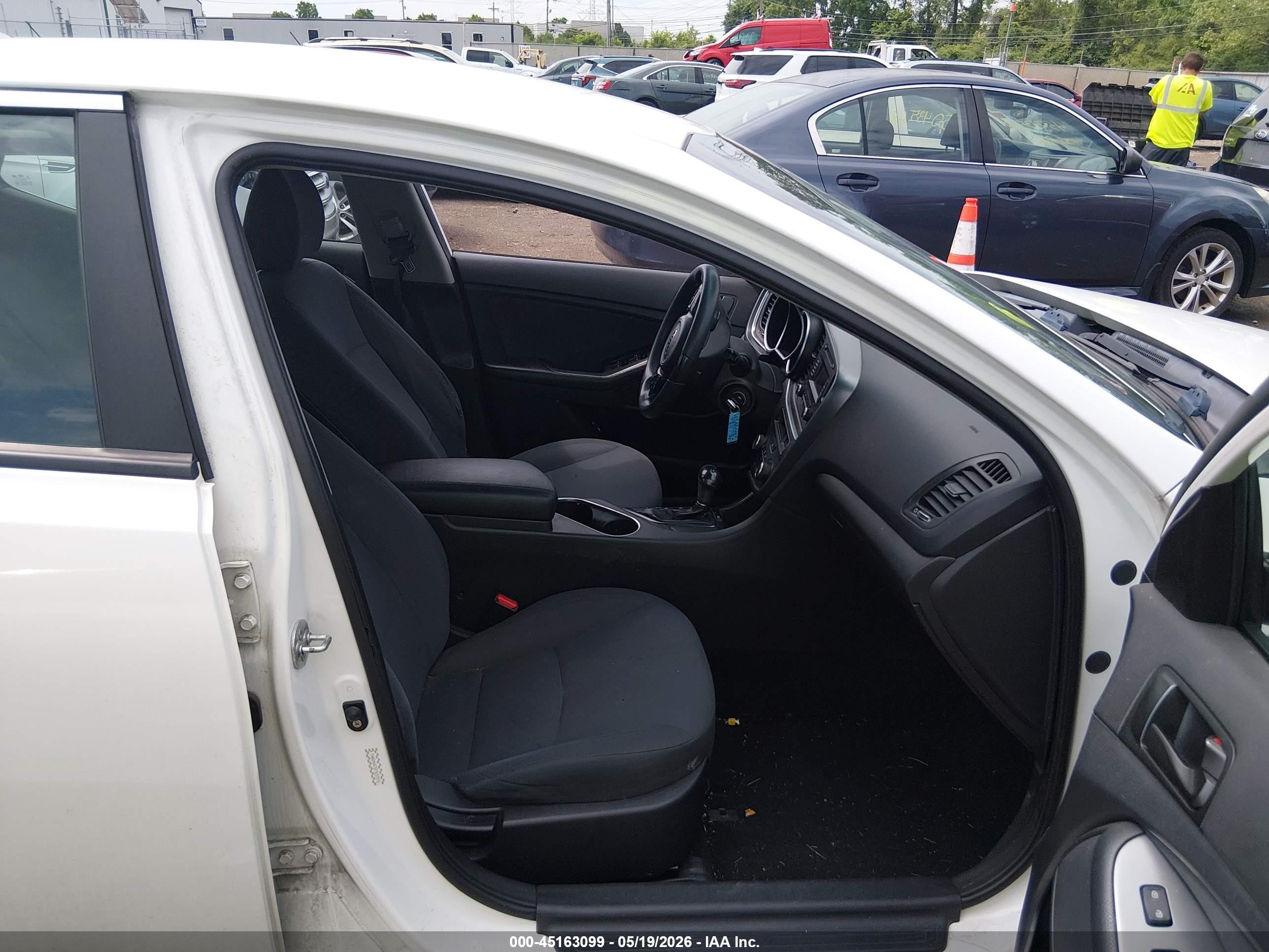 2015 Kia Optima Lx White vin: KNAGM4A78F5653576