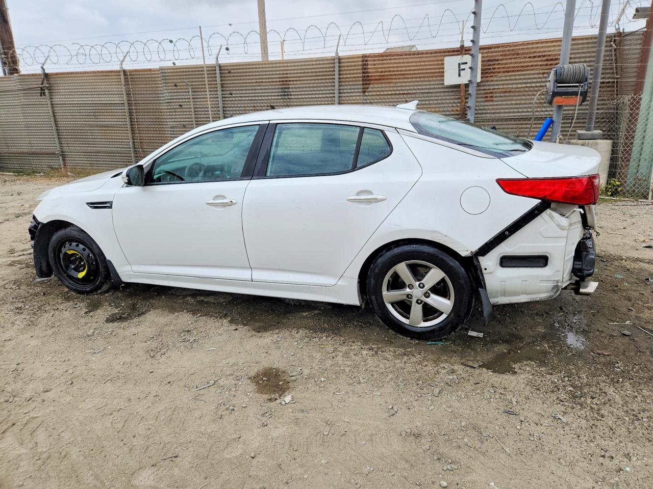 2015 Kia Optima Lx White vin: KNAGM4A79F5664019