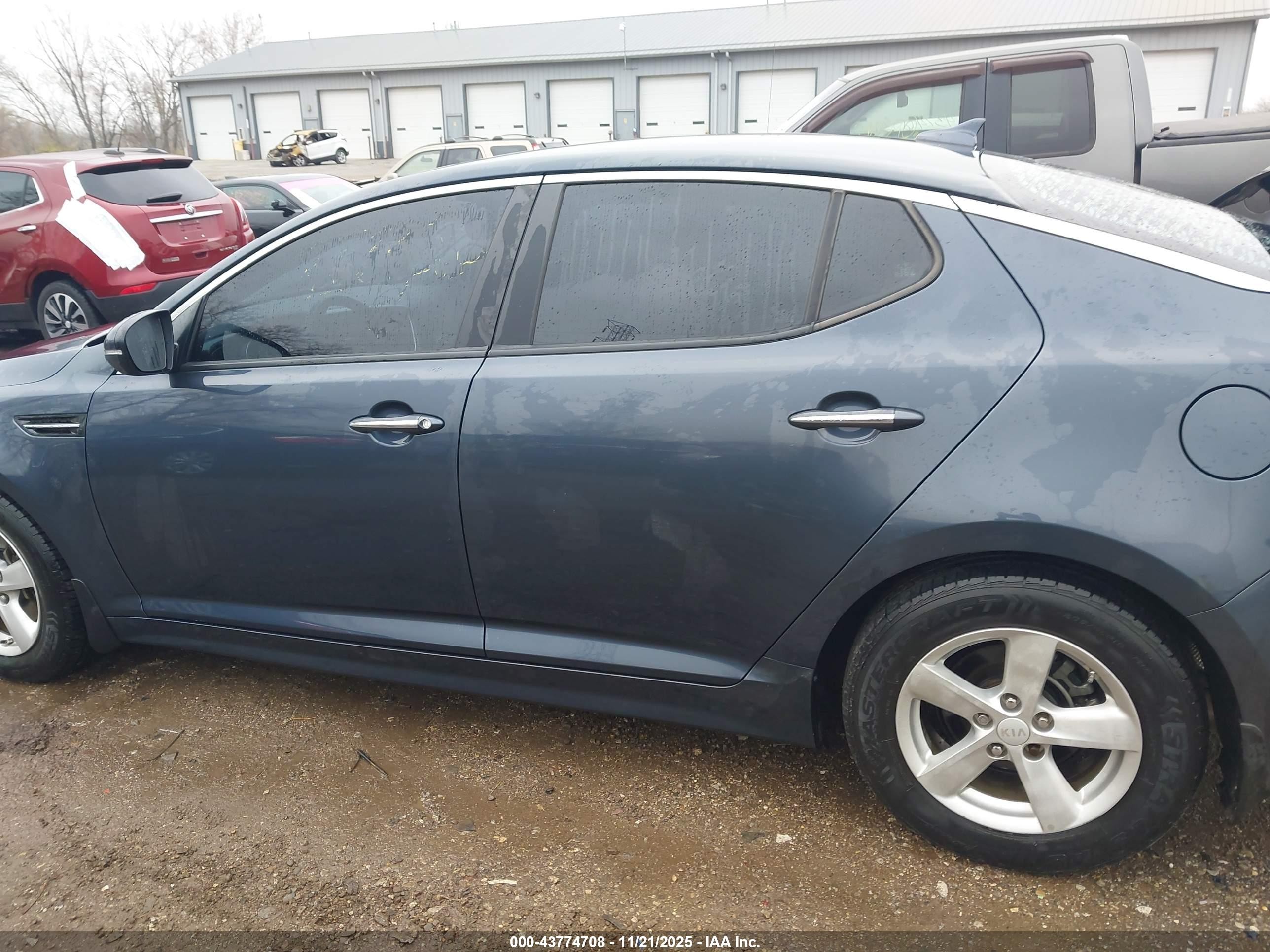 2015 Kia Optima Lx Синий vin: KNAGM4A7XF5555522