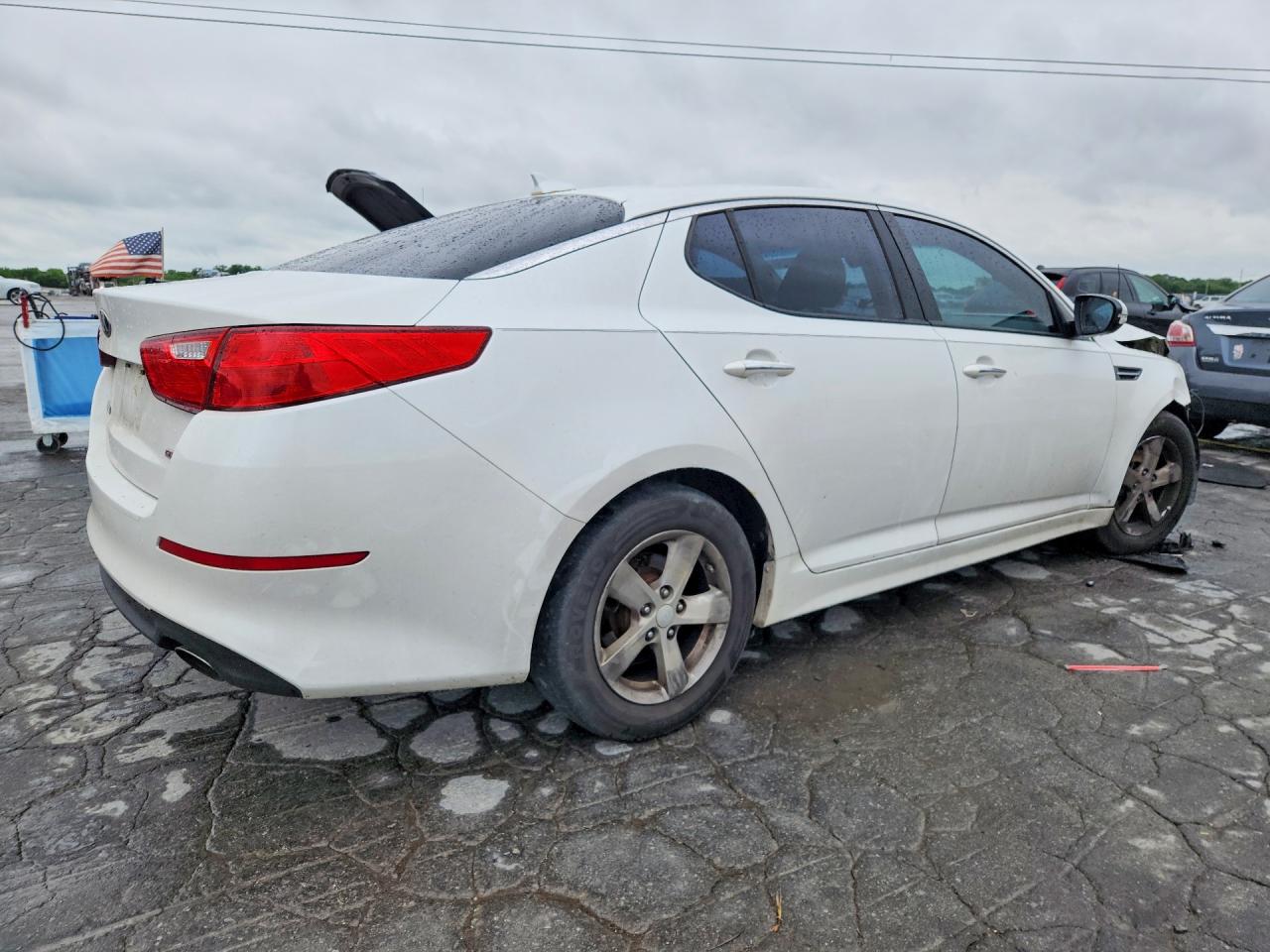 2015 Kia Optima Lx White vin: KNAGM4A7XF5579903