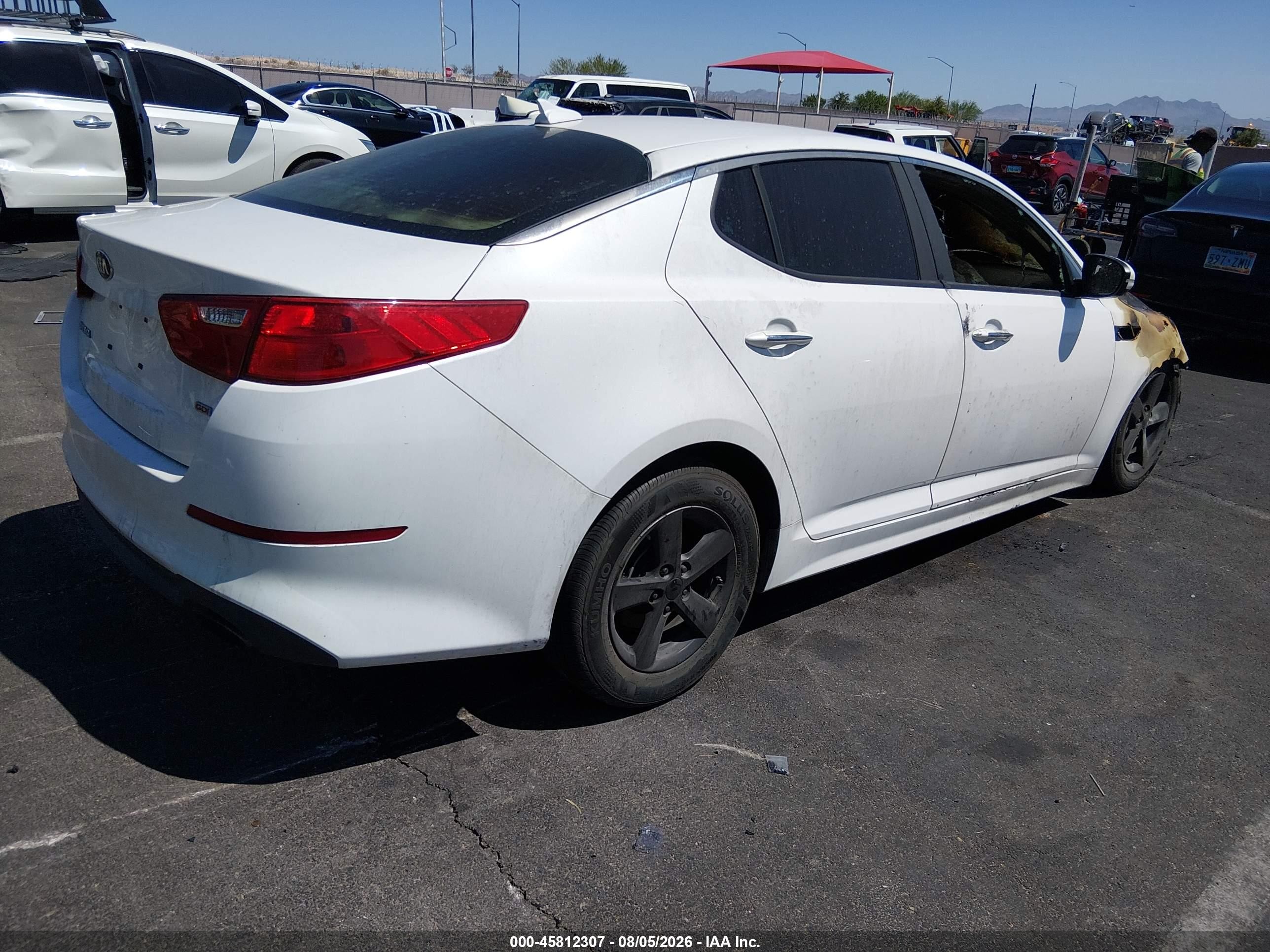 2015 Kia Optima Lx Белый vin: KNAGM4A7XF5643129