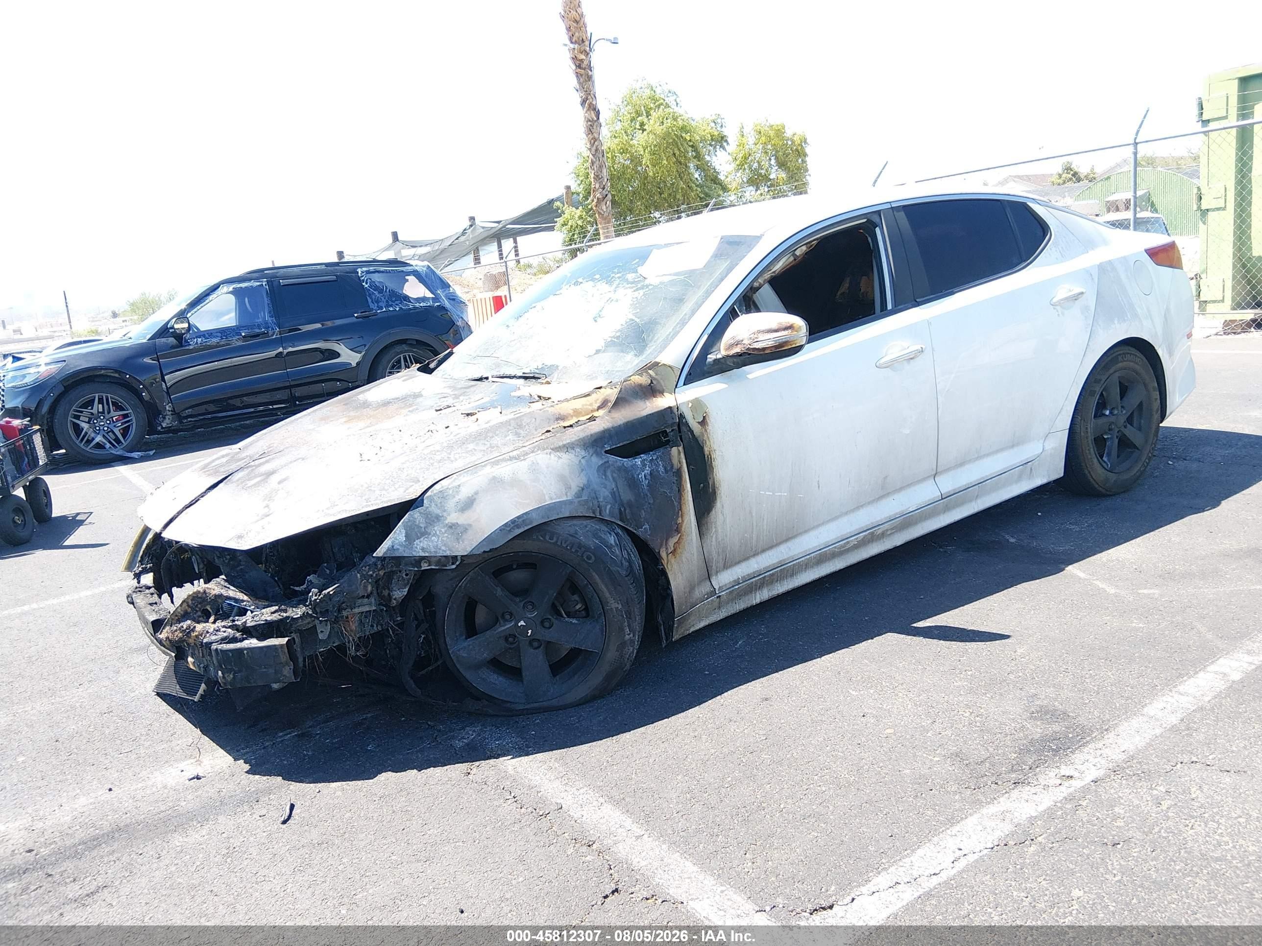 2015 Kia Optima Lx Белый vin: KNAGM4A7XF5643129