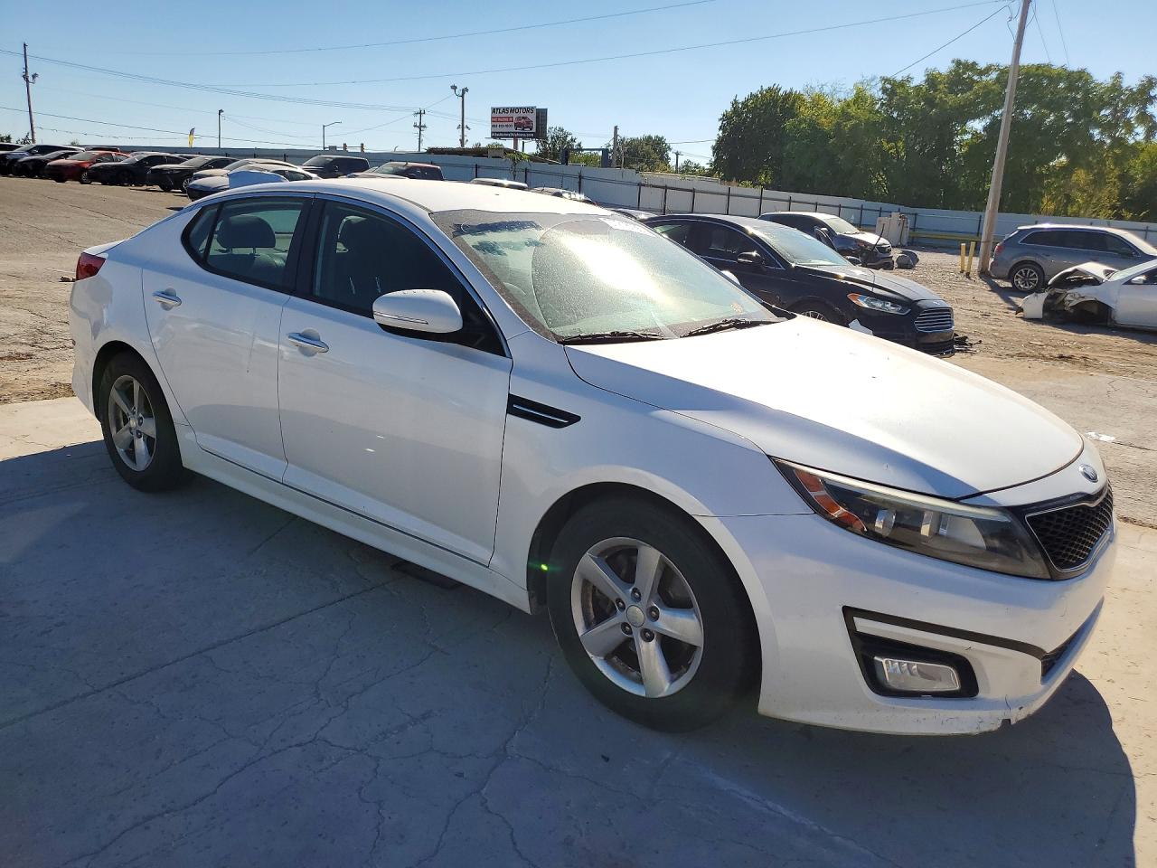 2015 Kia Optima Lx Белый vin: KNAGM4A7XF5646791