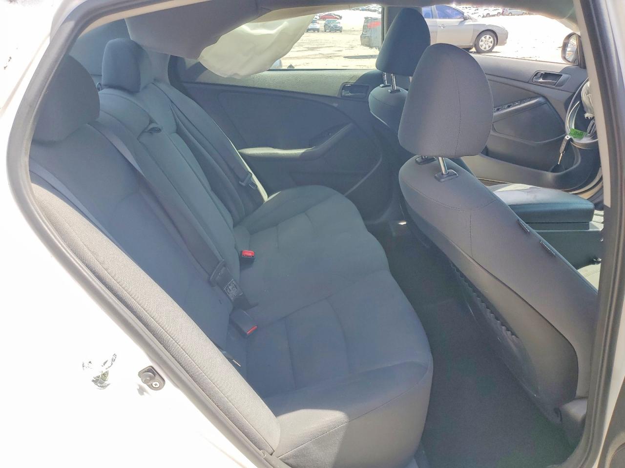 2015 Kia Optima Lx White vin: KNAGM4A7XF5647441