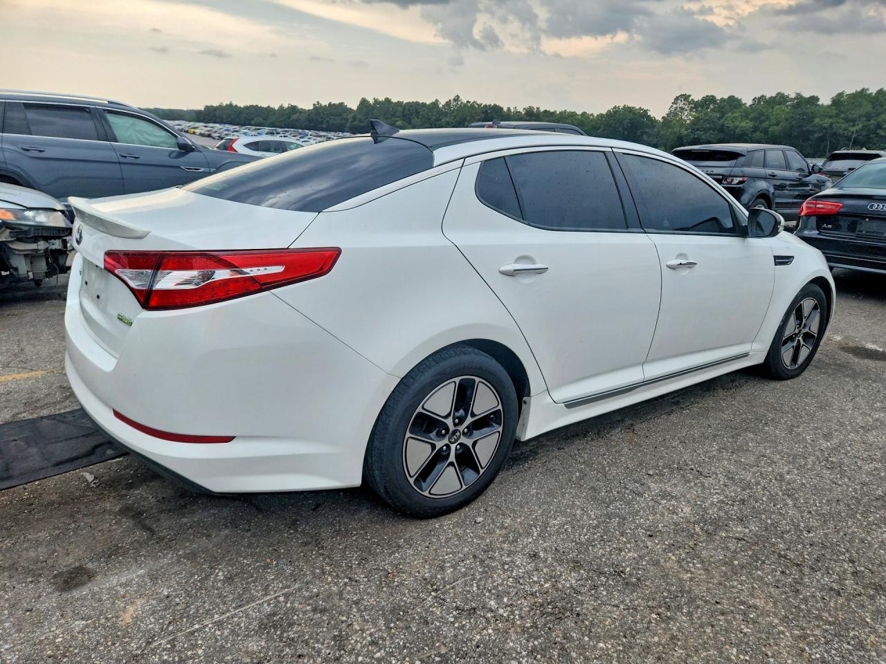 2012 Kia Optima Hybrid White vin: KNAGM4AD2C5031184