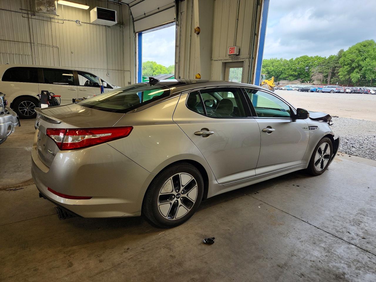 2013 Kia Optima Hybrid Серебряный vin: KNAGM4AD3D5040039