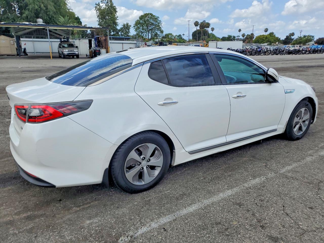 2015 Kia Optima Hybrid White vin: KNAGM4AD3F5083072