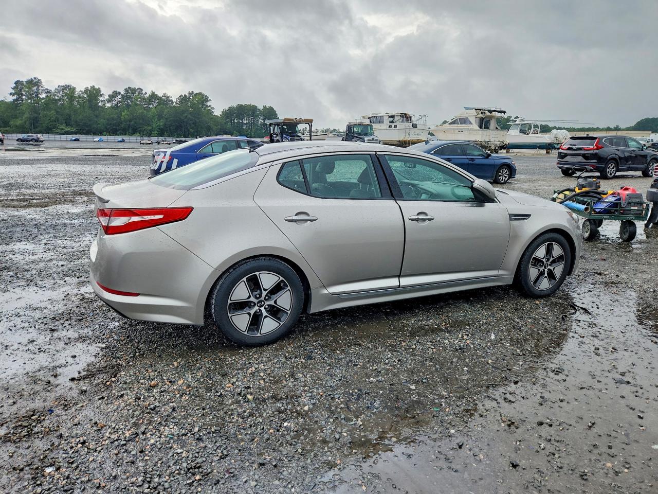 2011 Kia Optima Hybrid Base Gold vin: KNAGM4AD6B5000373