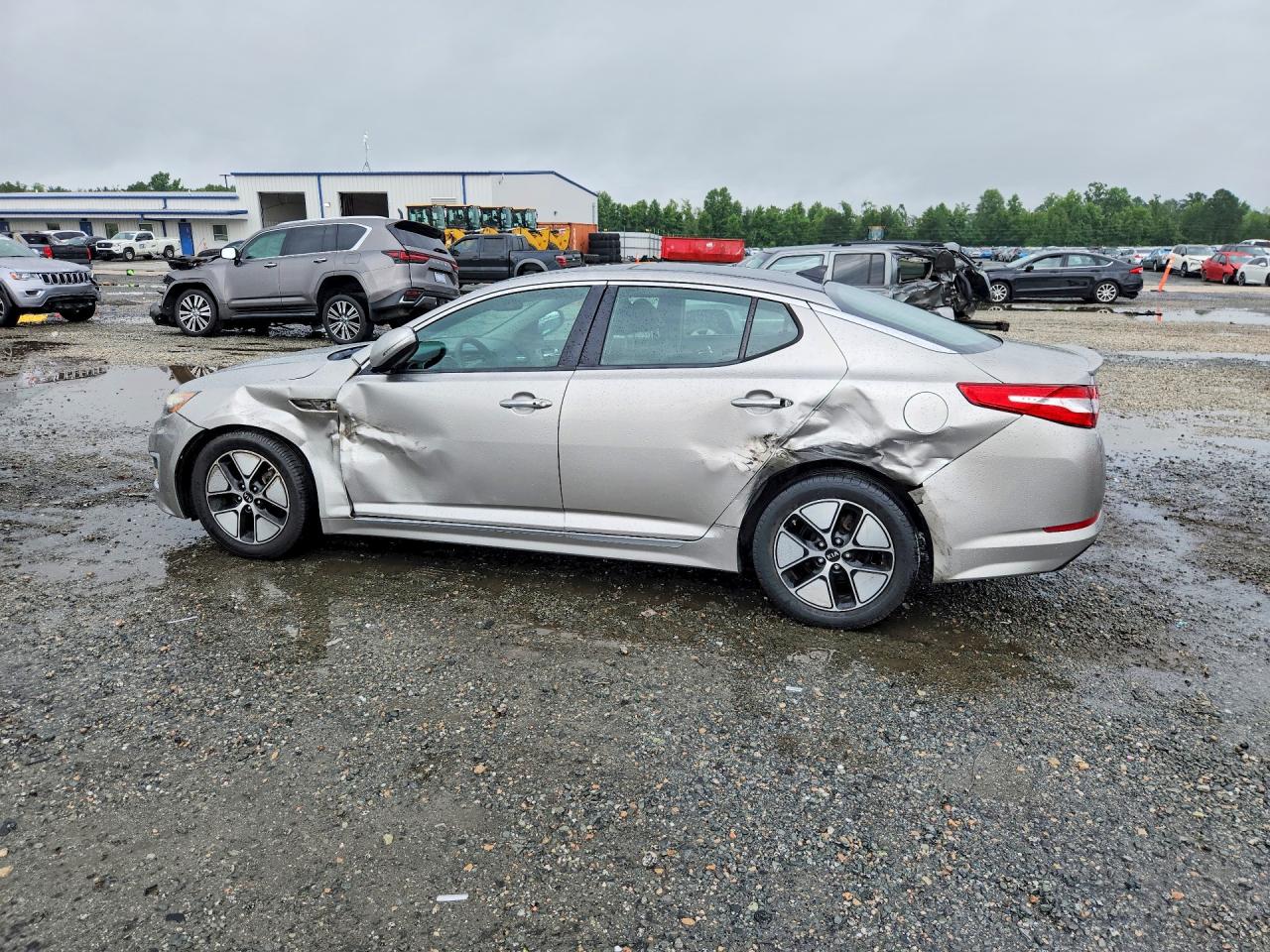 2011 Kia Optima Hybrid Base Gold vin: KNAGM4AD6B5000373