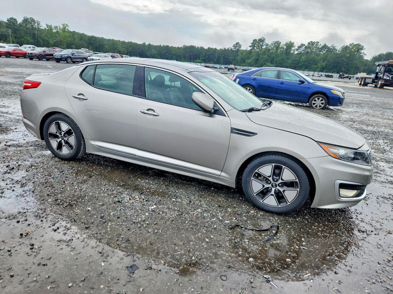 2011 Kia Optima Hybrid Base Gold vin: KNAGM4AD6B5000373