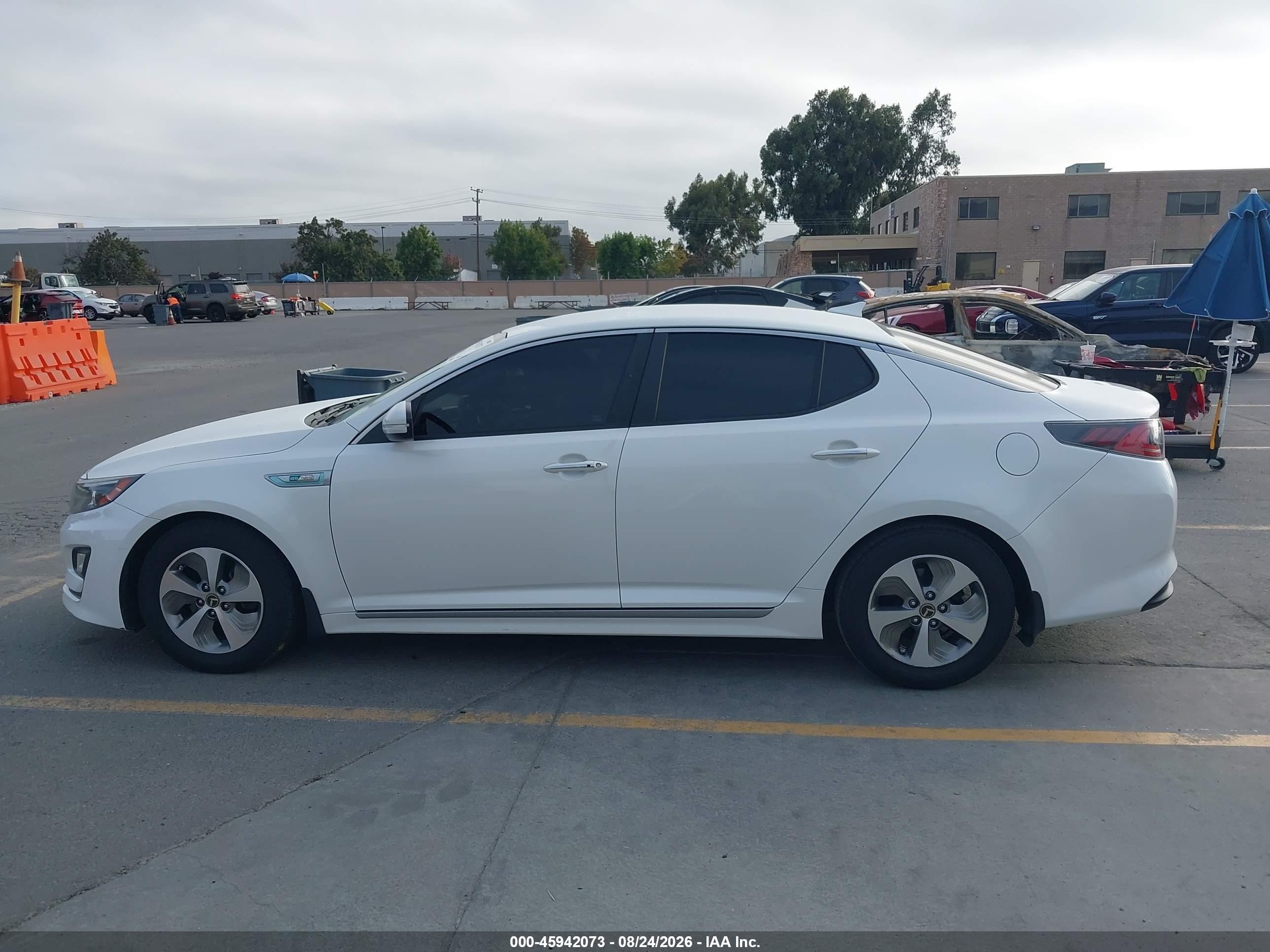 2015 Kia Optima Hybrid   White vin: KNAGM4AD6F5079579