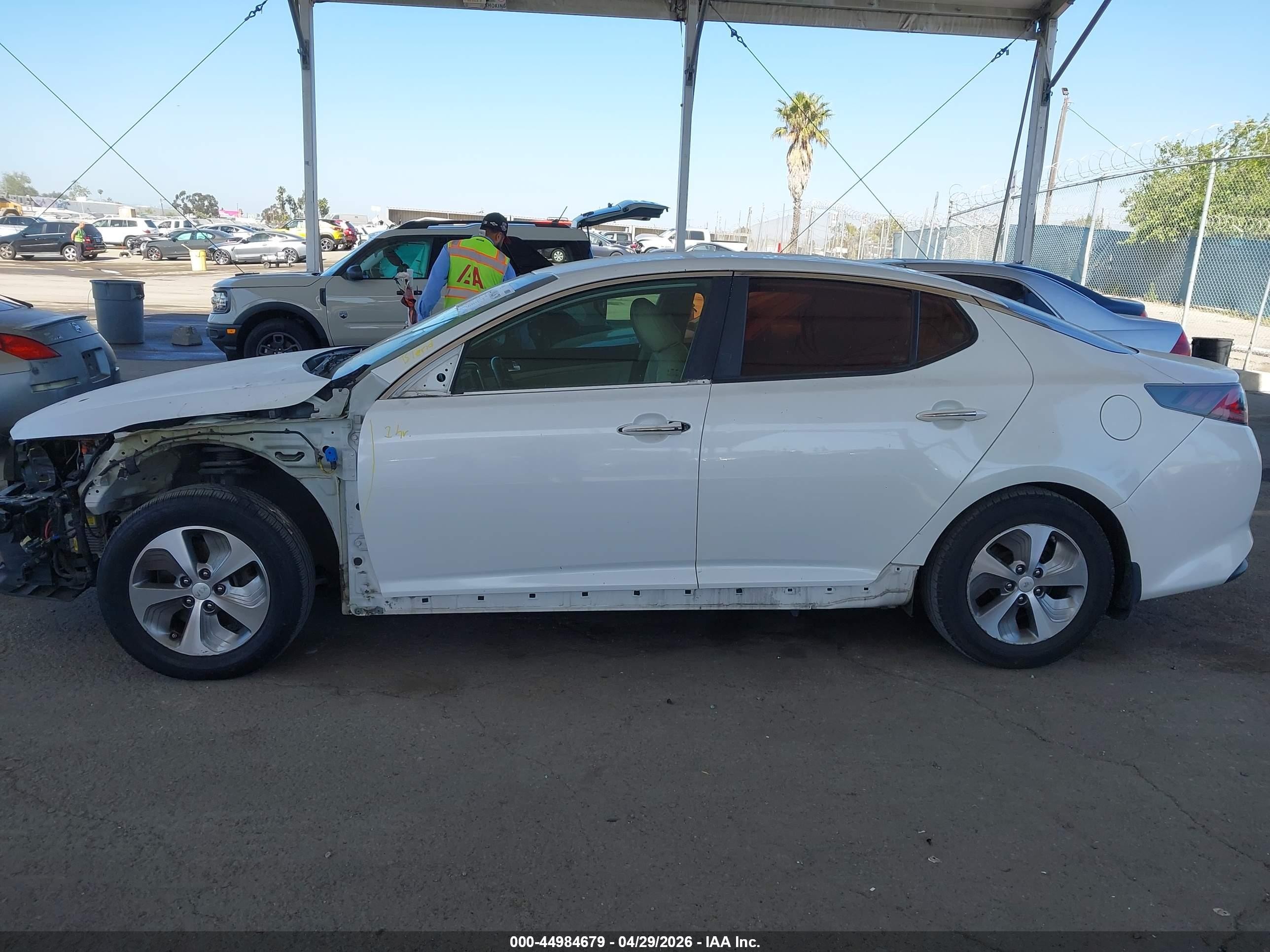 2015 Kia Optima Hybrid   White vin: KNAGM4AD6F5079596
