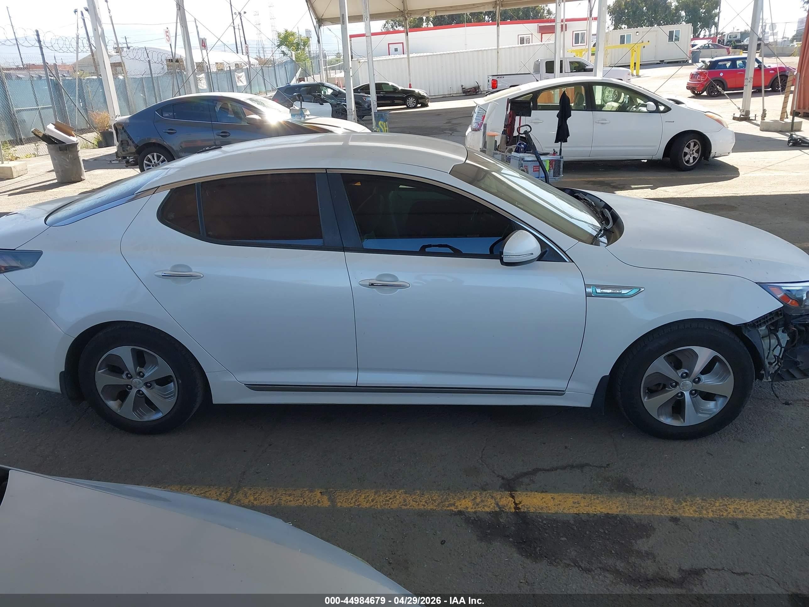2015 Kia Optima Hybrid   White vin: KNAGM4AD6F5079596