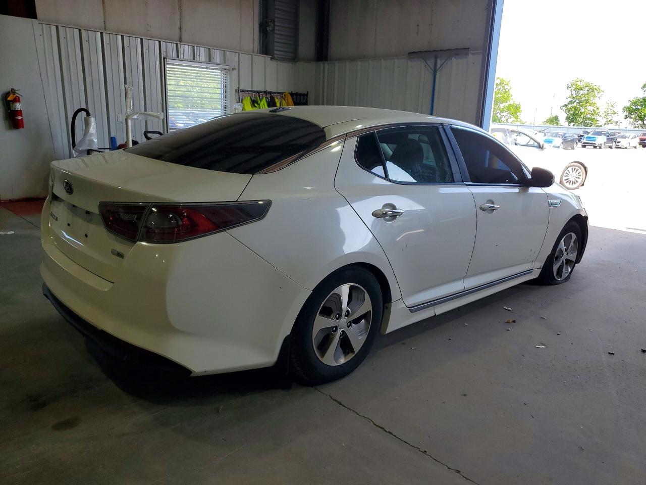2015 Kia Optima Hybrid Base White vin: KNAGM4AD7F5086119