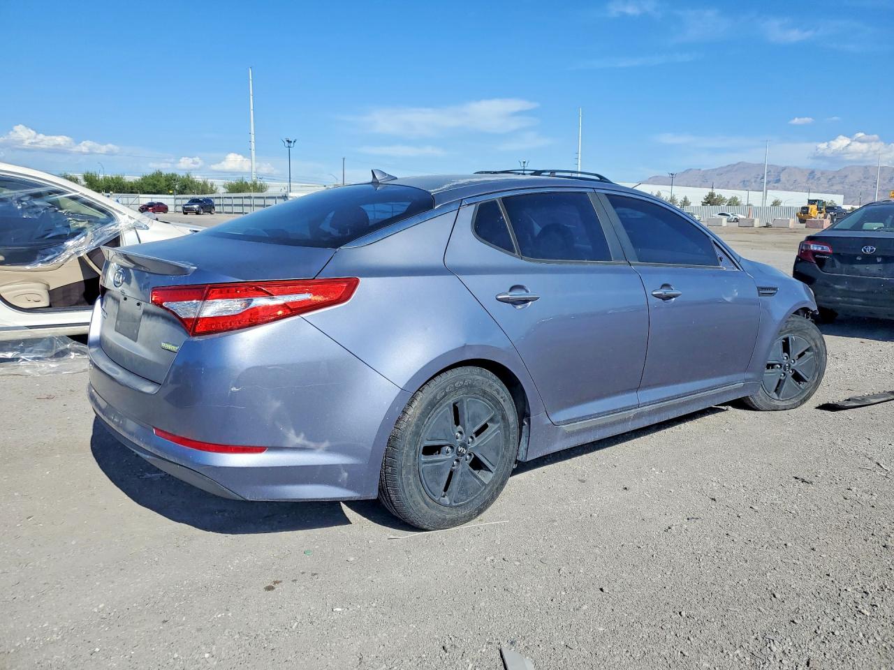 2011 Kia Optima Hybrid Base Silver vin: KNAGM4AD9B5007995