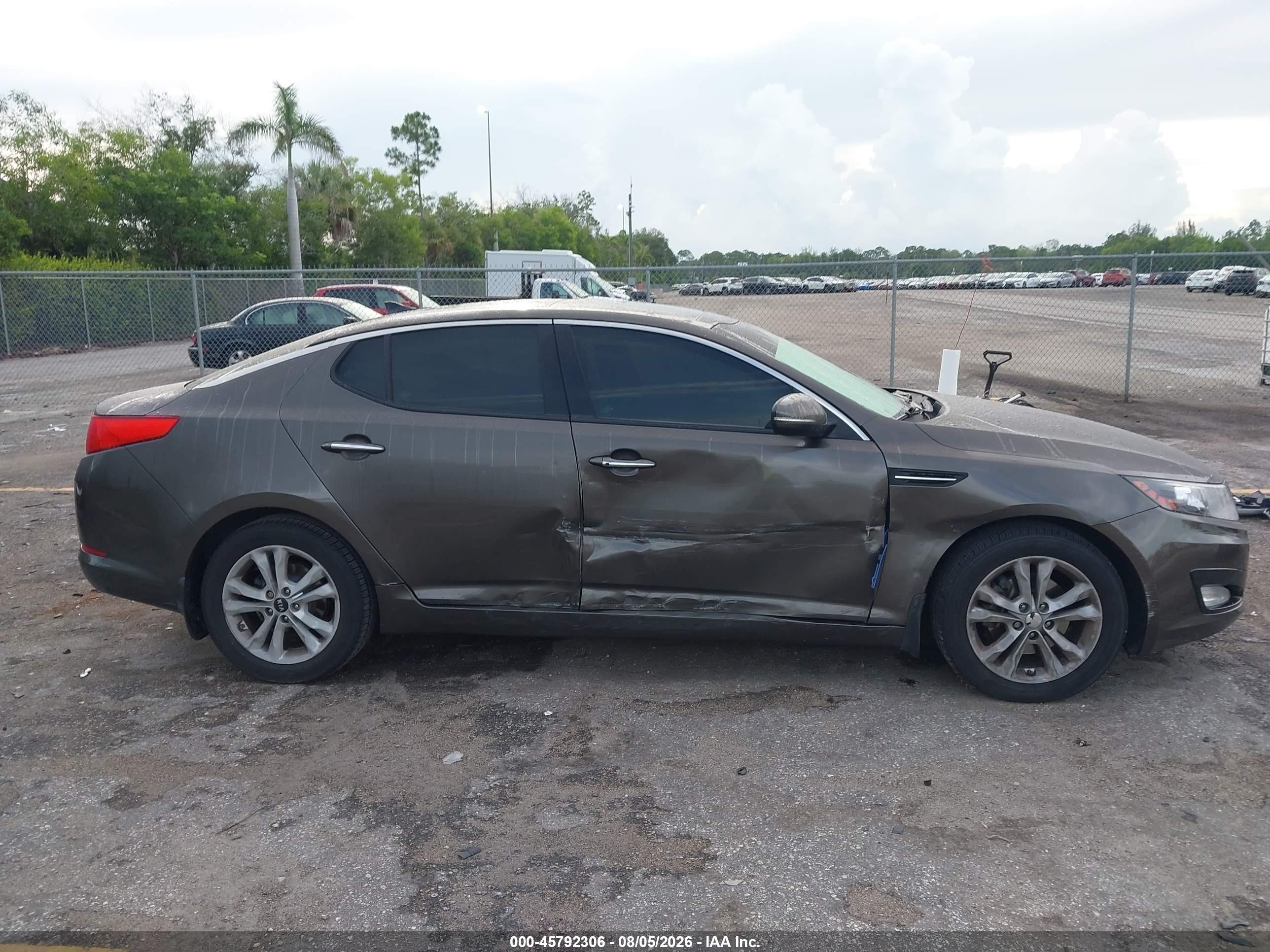 2011 Kia Optima Ex Brown vin: KNAGN4A70B5179565