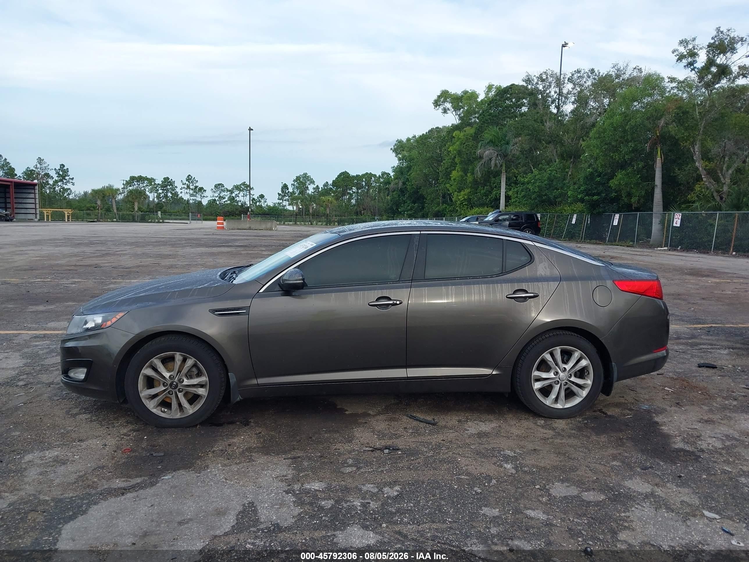 2011 Kia Optima Ex Brown vin: KNAGN4A70B5179565