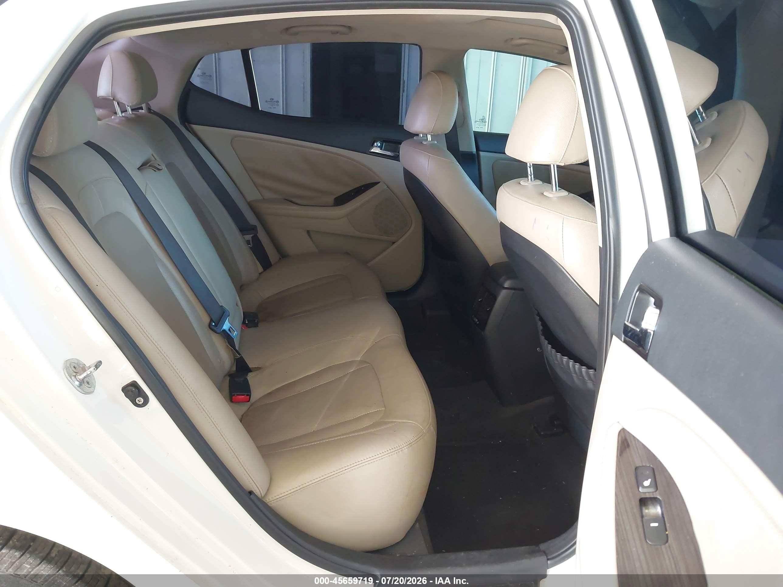 2011 Kia Optima Ex White vin: KNAGN4A74B5054522