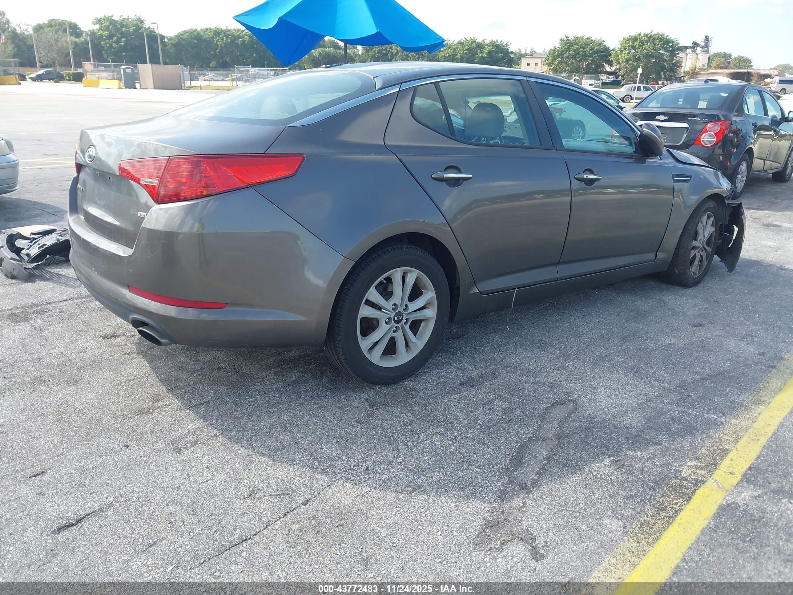 2011 Kia Optima Ex Gray vin: KNAGN4A78B5154381
