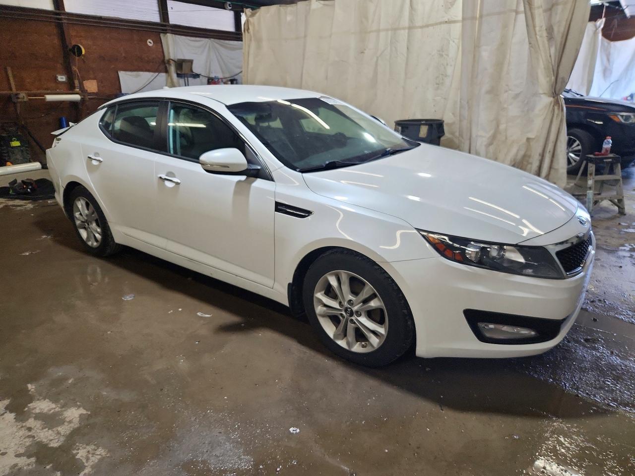 2011 Kia Optima Ex White vin: KNAGN4A79B5082834